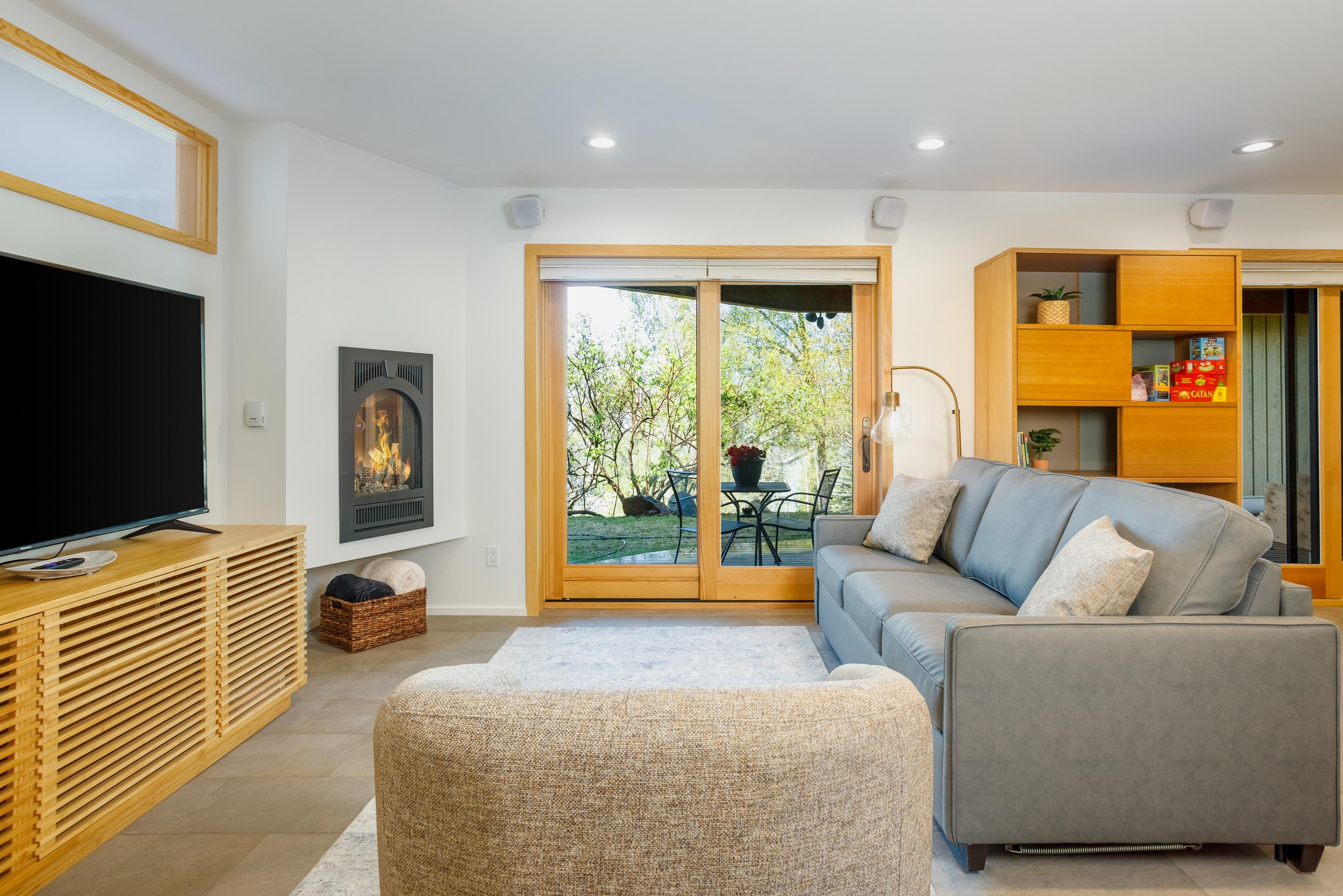 Downtown Contemporary Coastal Oasis 4