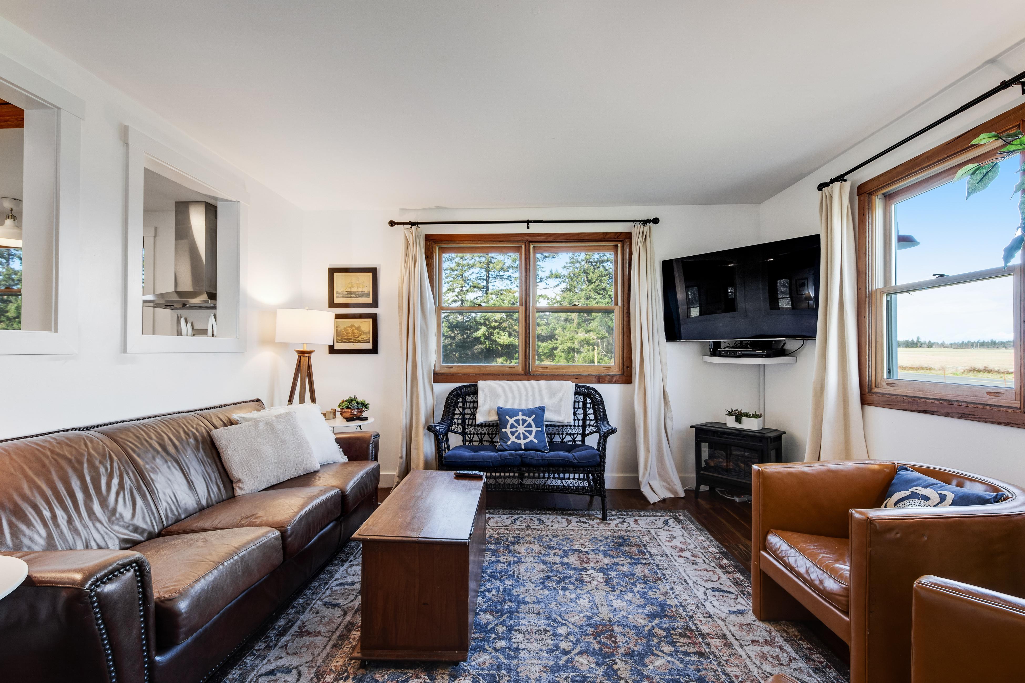 Historic Officer's Farmhouse at OLF | Photo 2
