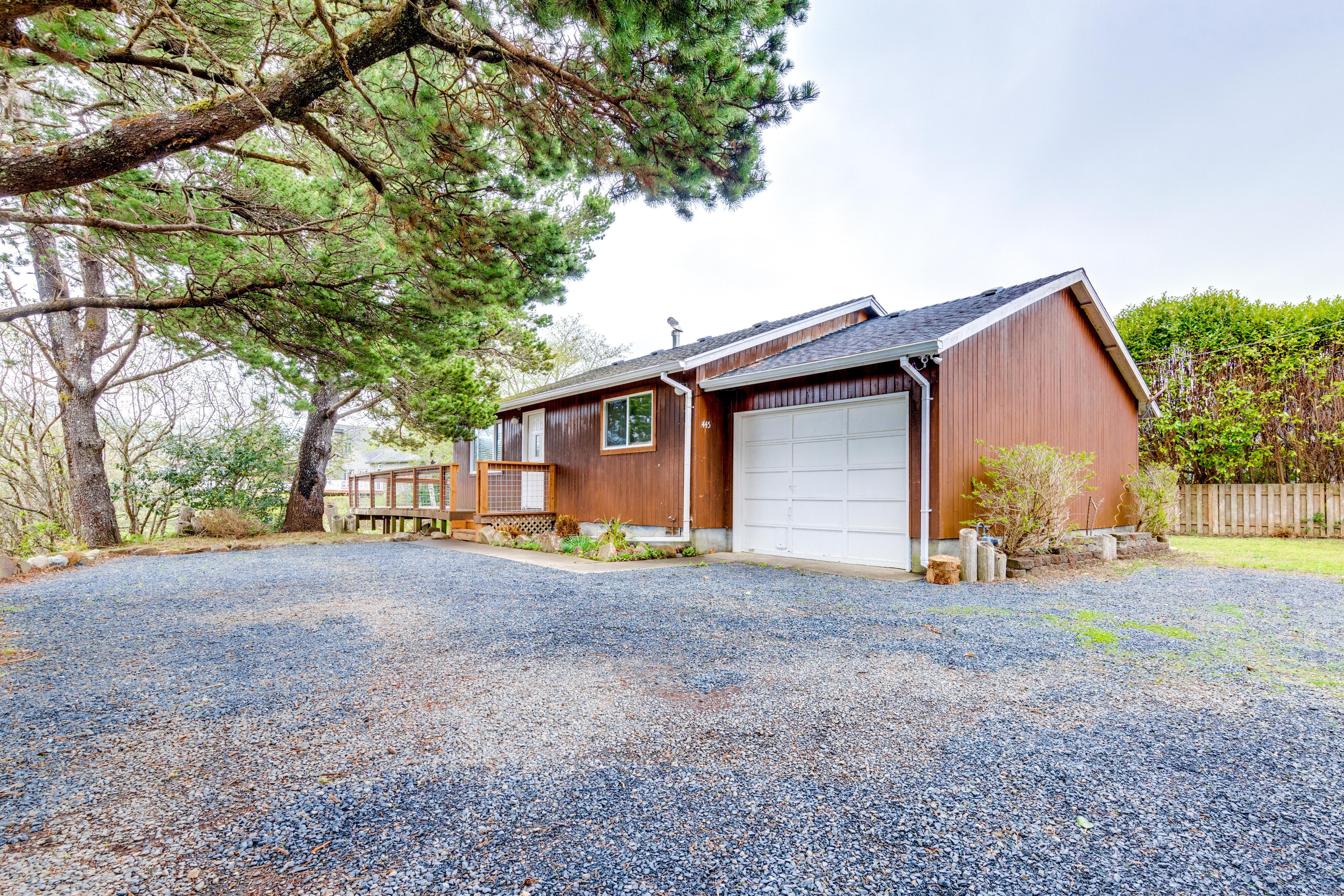 Seaside Coastal Cottage 4