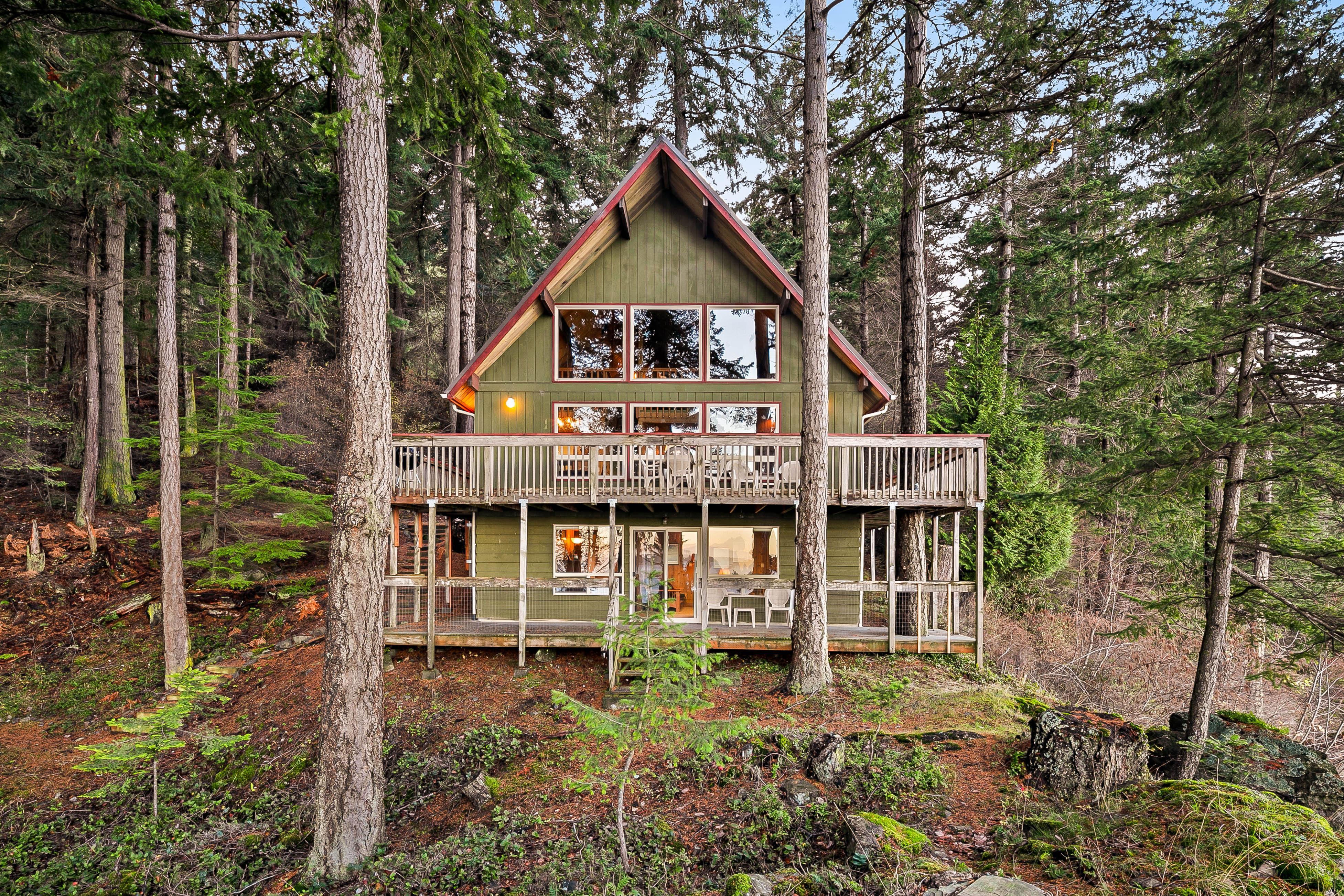 Whale View Waterfront Cottage