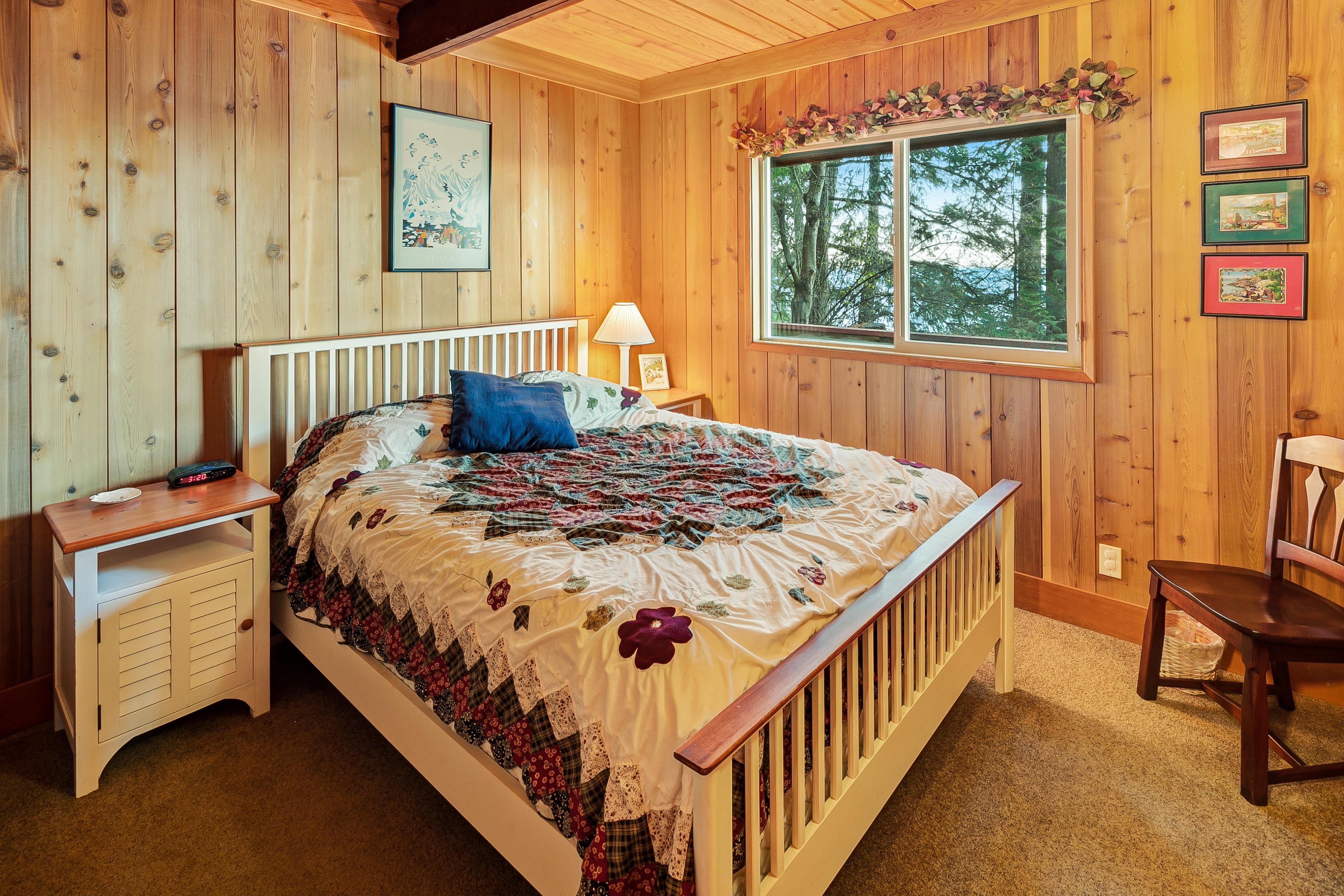 Whale View Waterfront Cottage 5