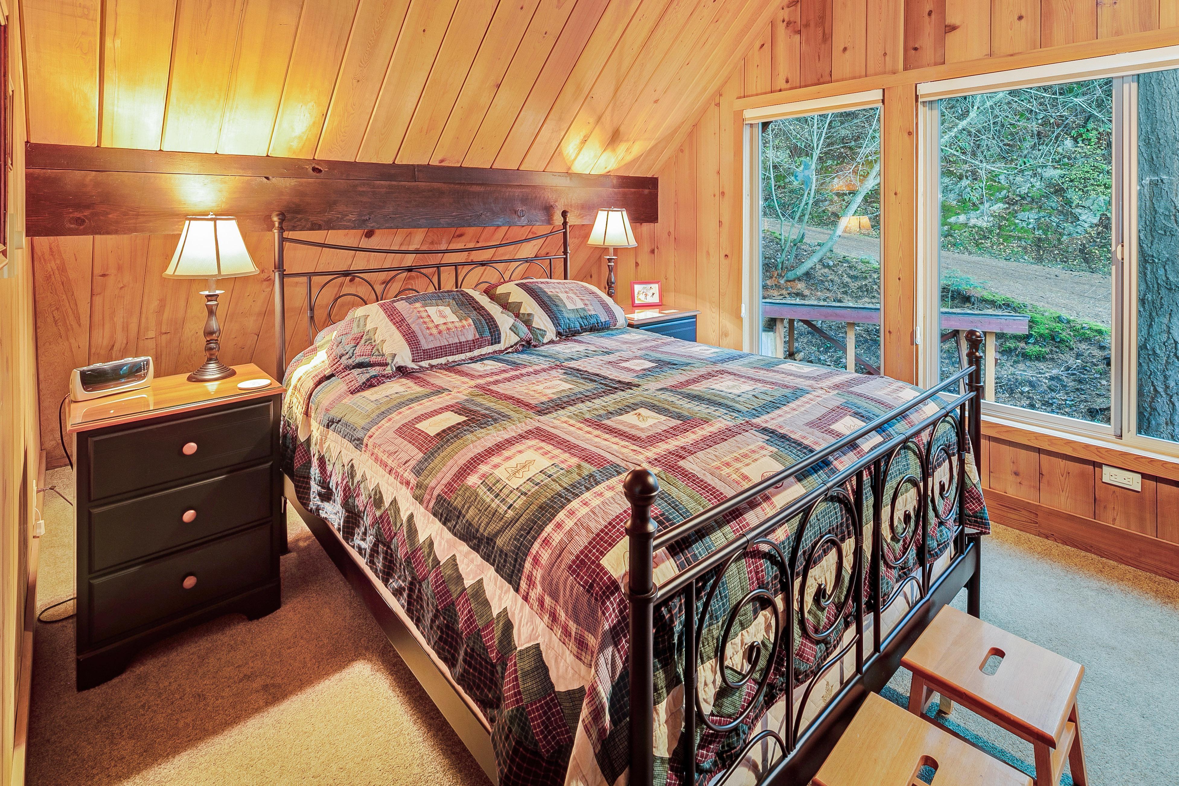 Whale View Waterfront Cottage 3