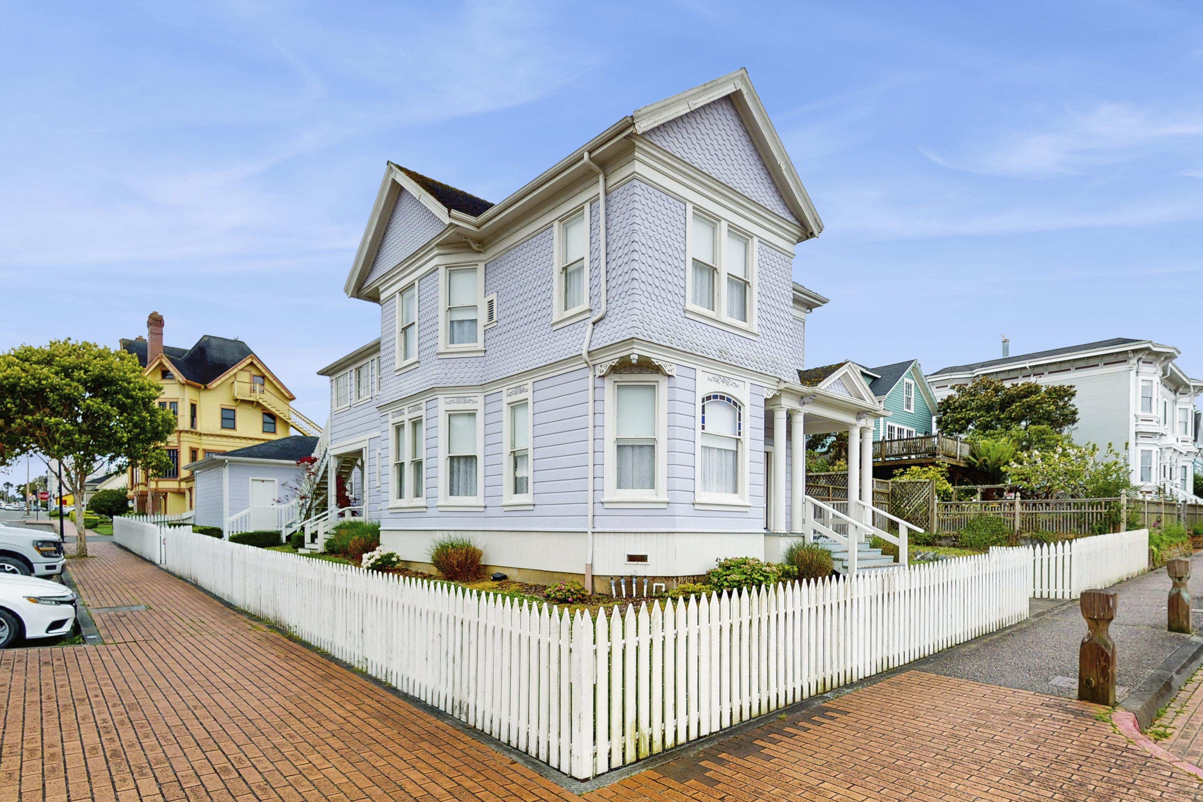 Lilac Victorian | Photo 2