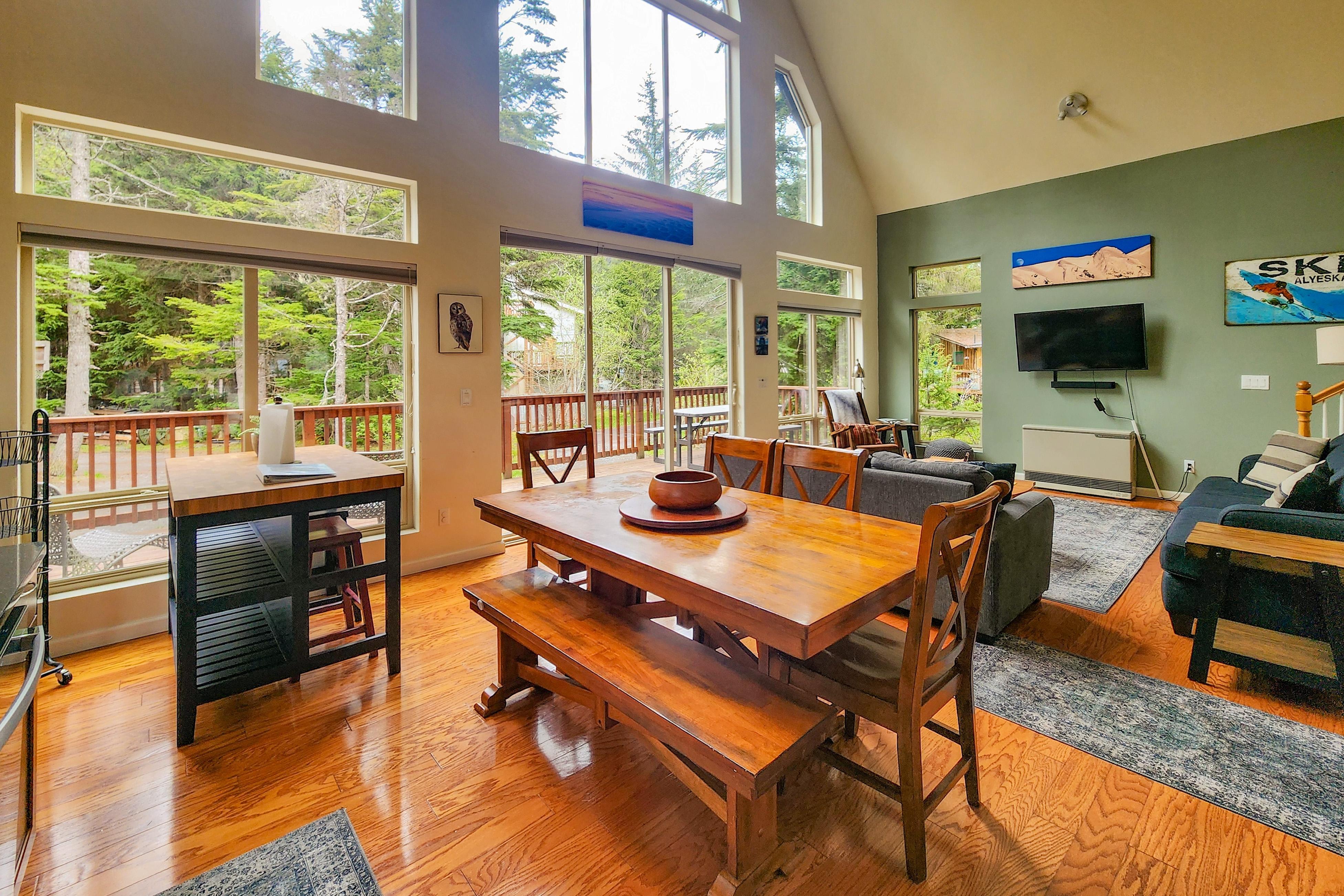 Hanging Glacier Chalet 4