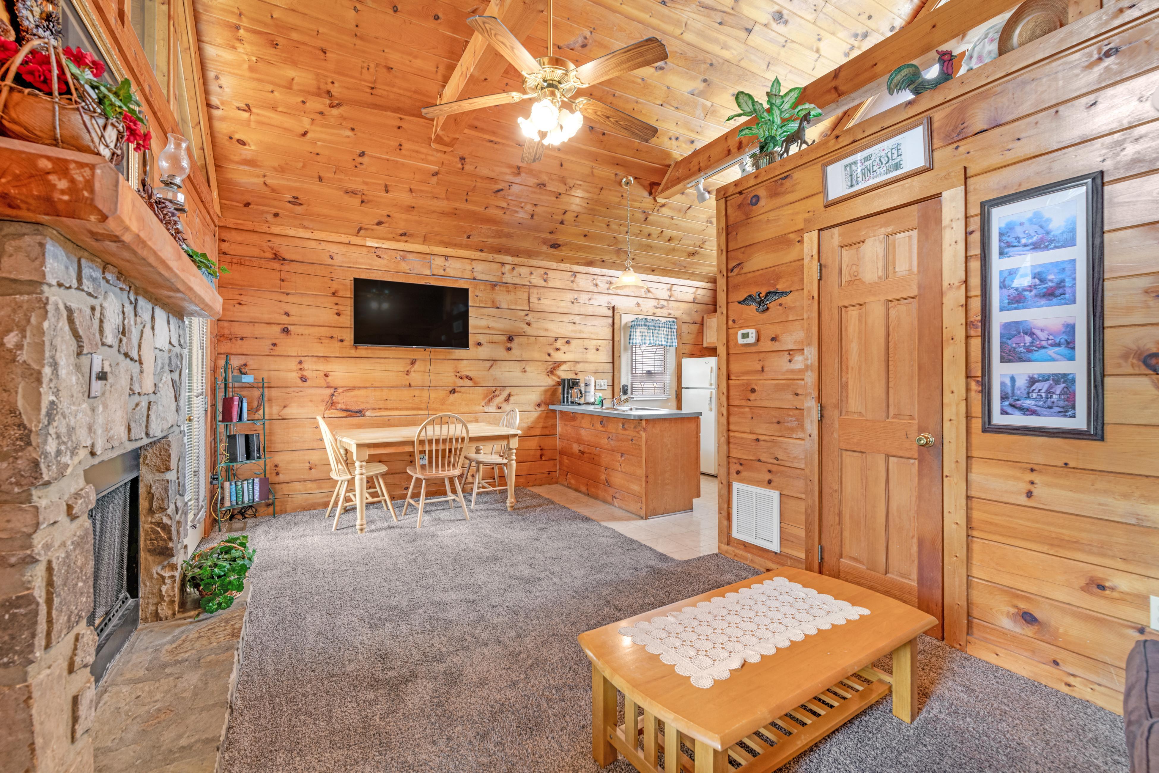 Arrowhead Log Cabin Resort: Wildwood Cabin