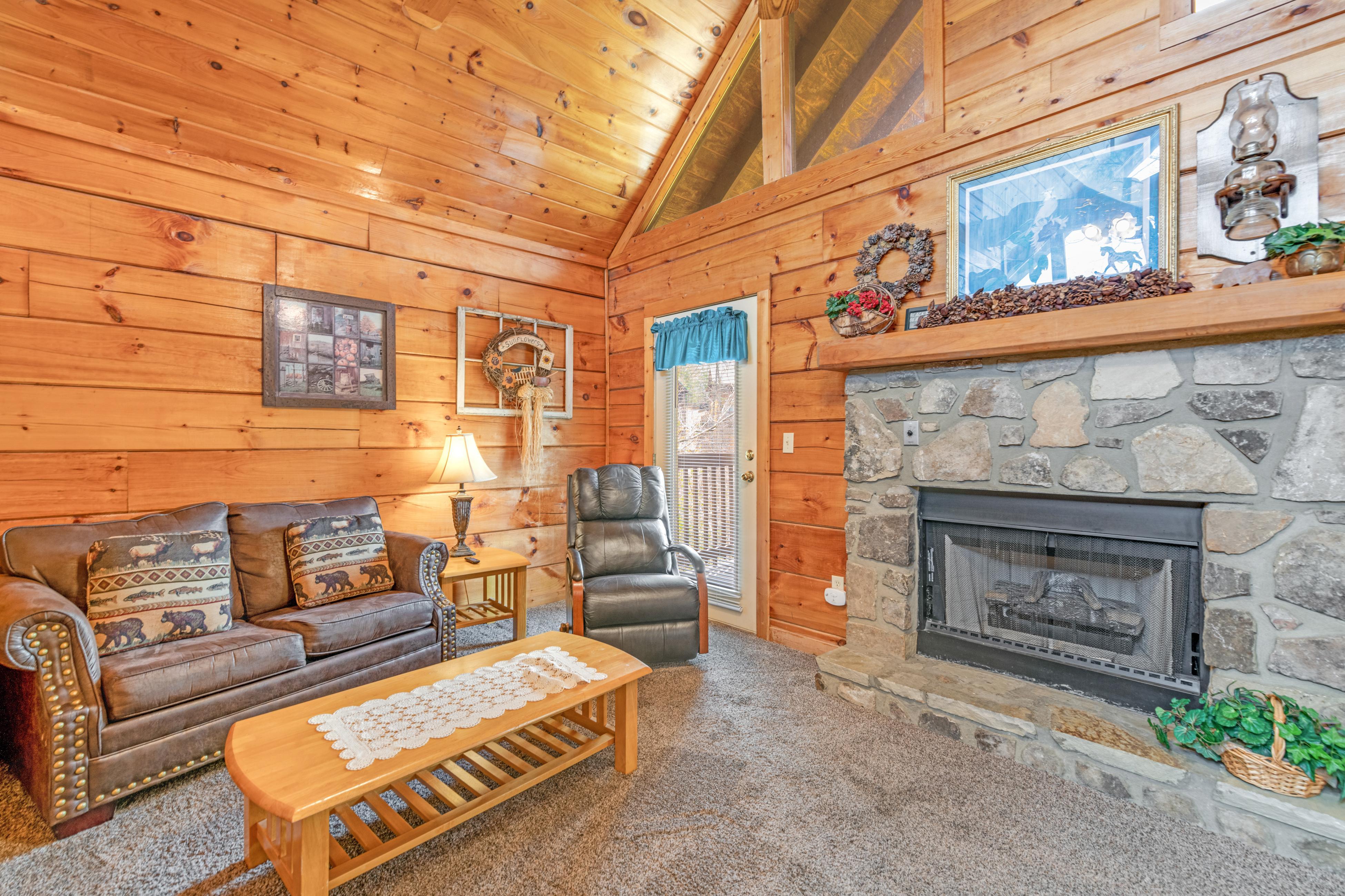 Arrowhead Log Cabin Resort: Wildwood Cabin | Photo 3