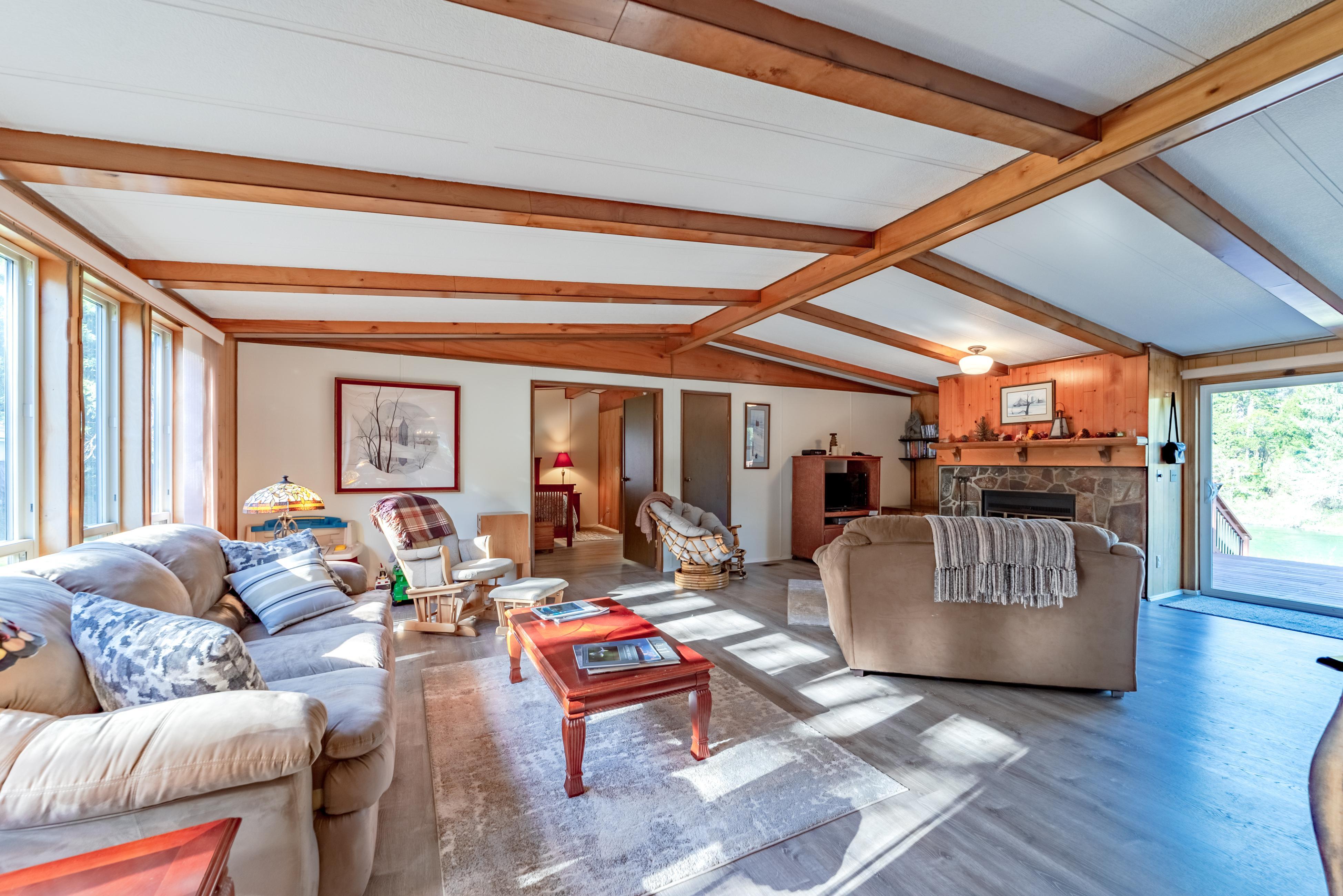 Redwood Coast River House 6