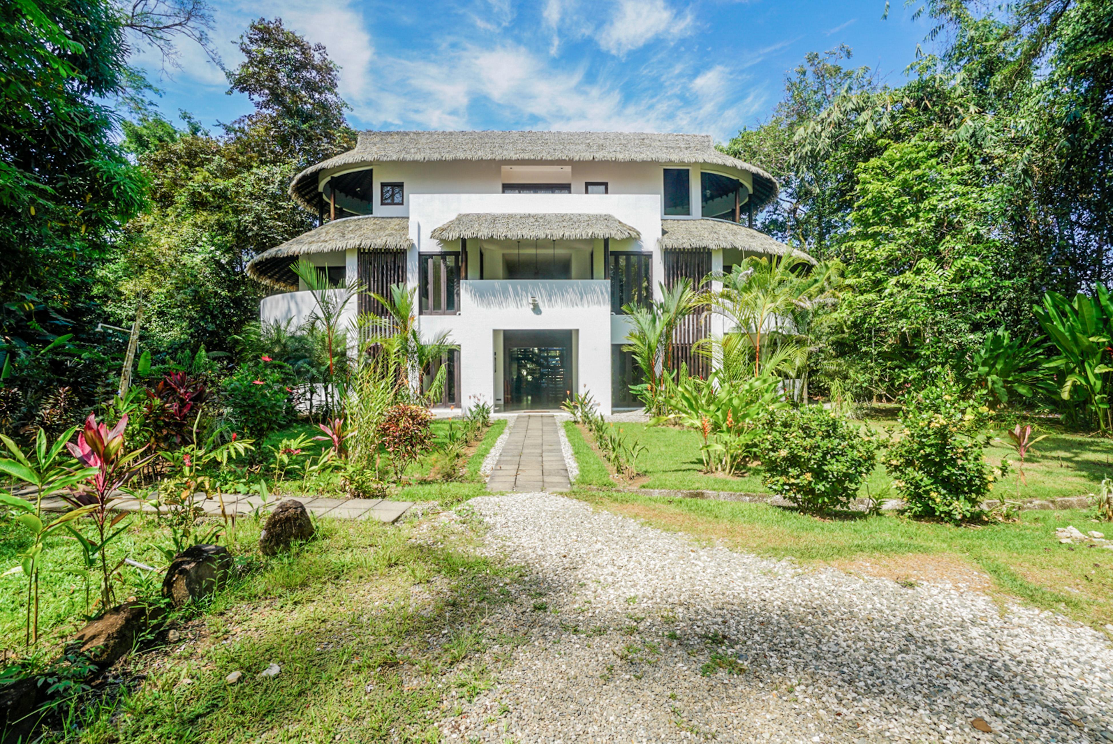 Makara Toucan Suite / 2nd Floor