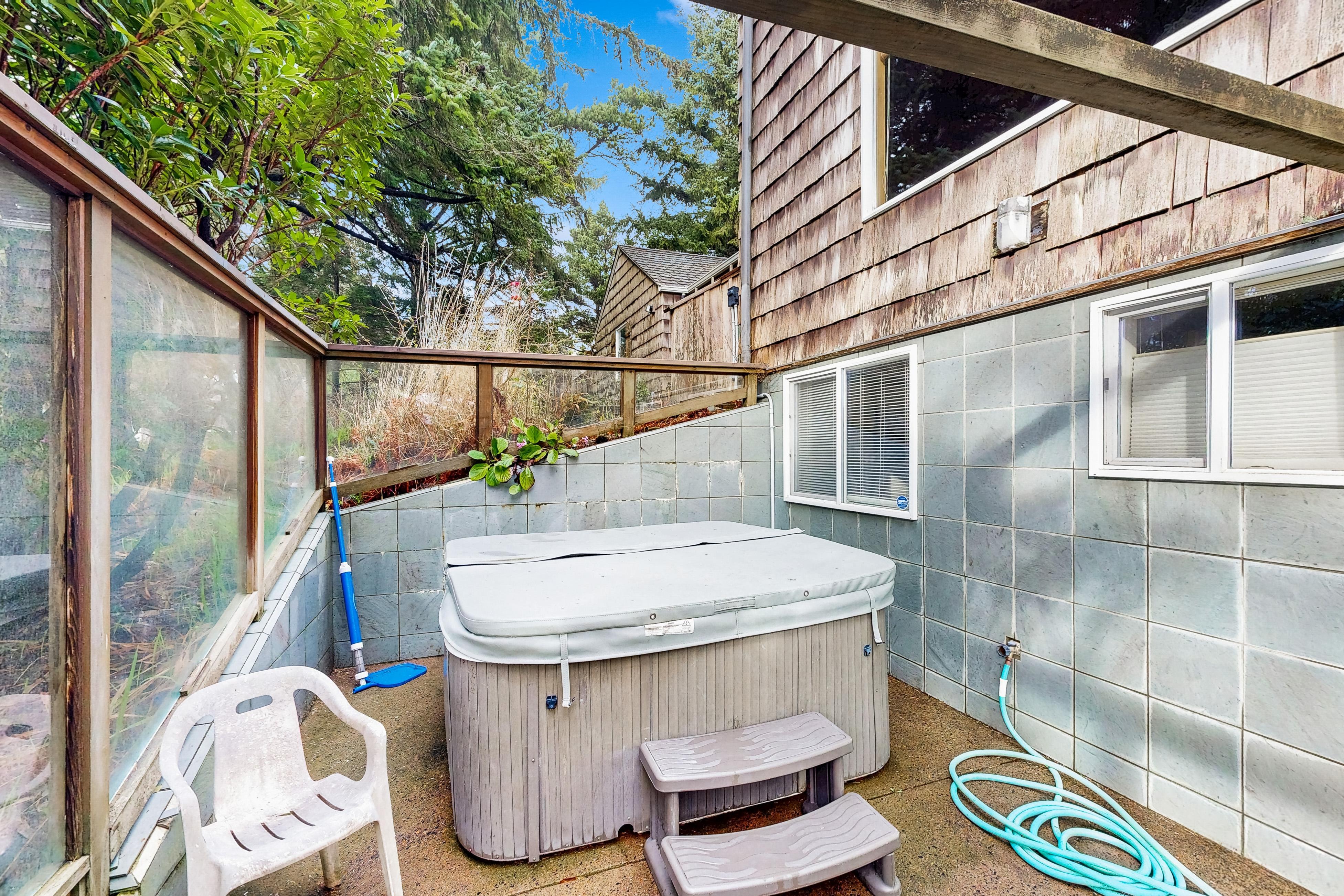 Whispering Seas with Hot Tub 6