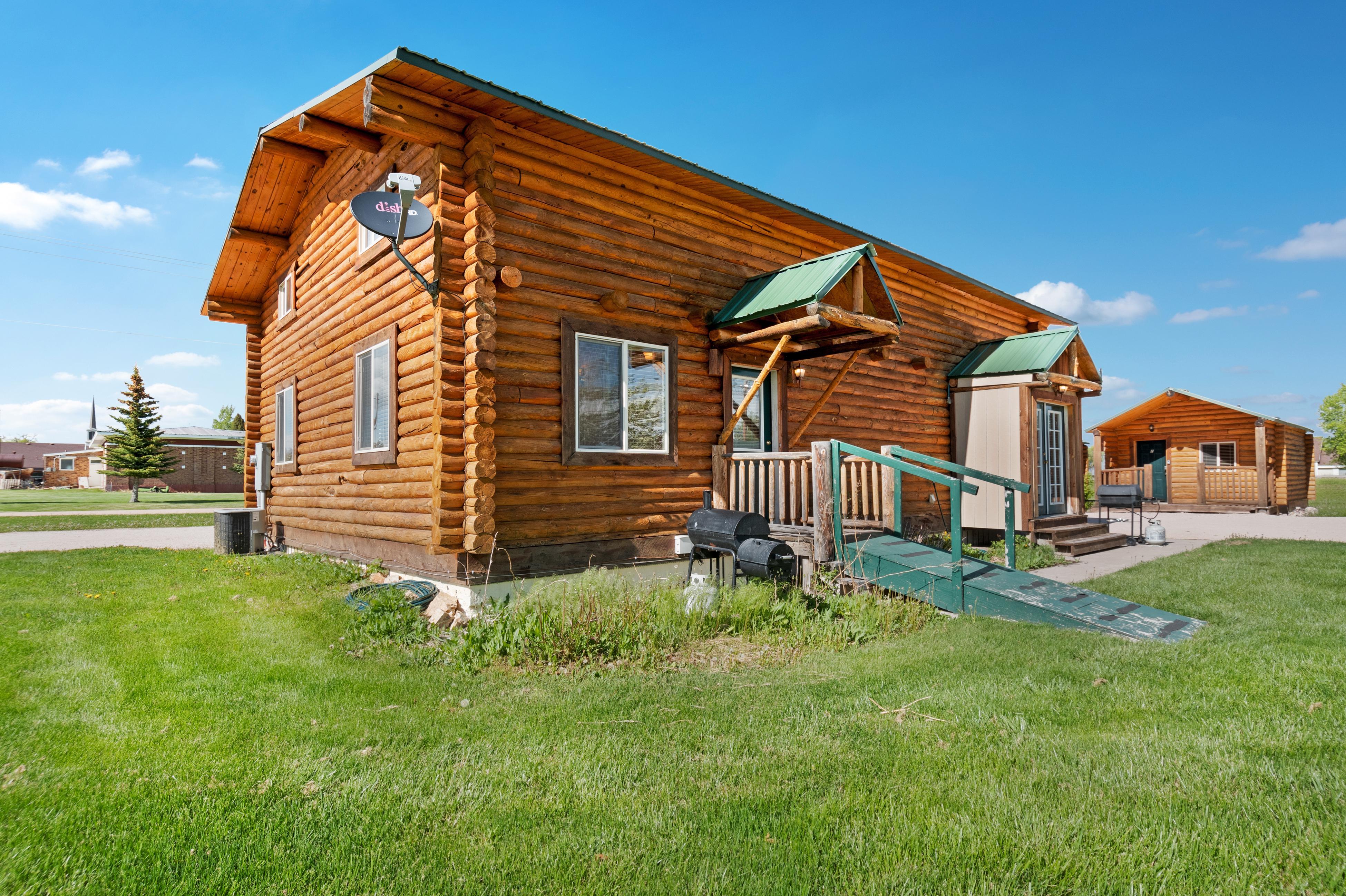 Bear Country Lodge plus All 10 Cabins