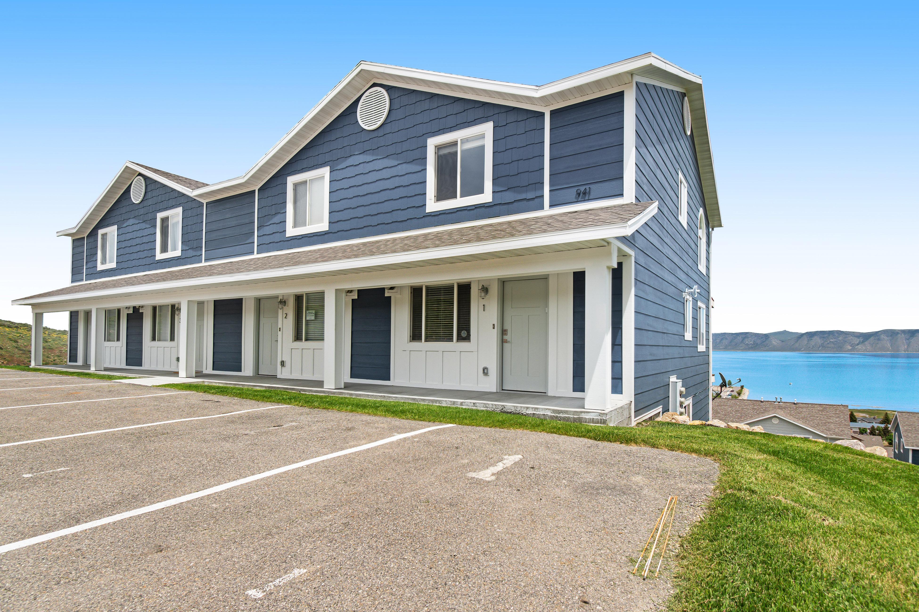 Lakeview Condo 941-1