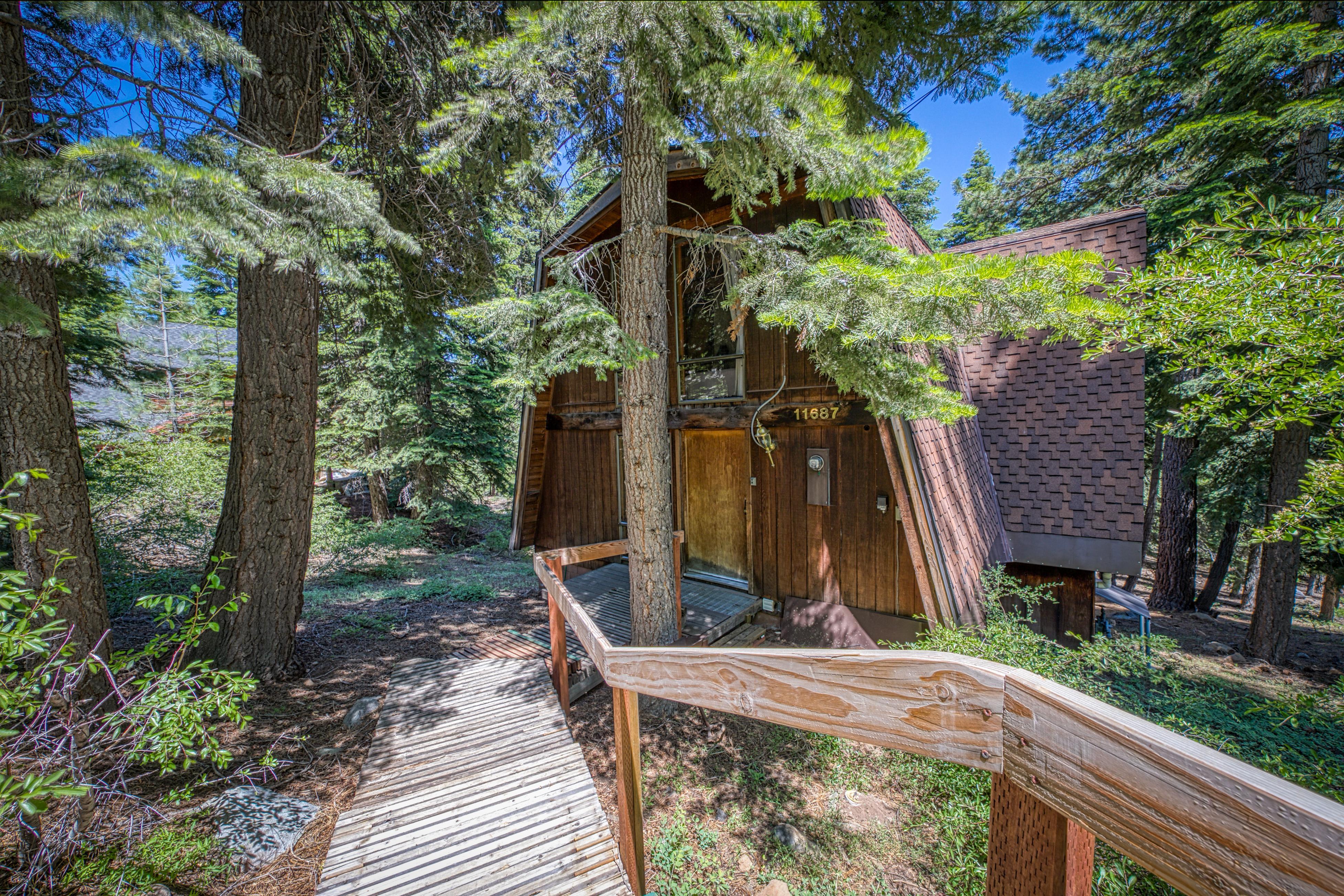 Retro Family Gathering Home in Tahoe Donner