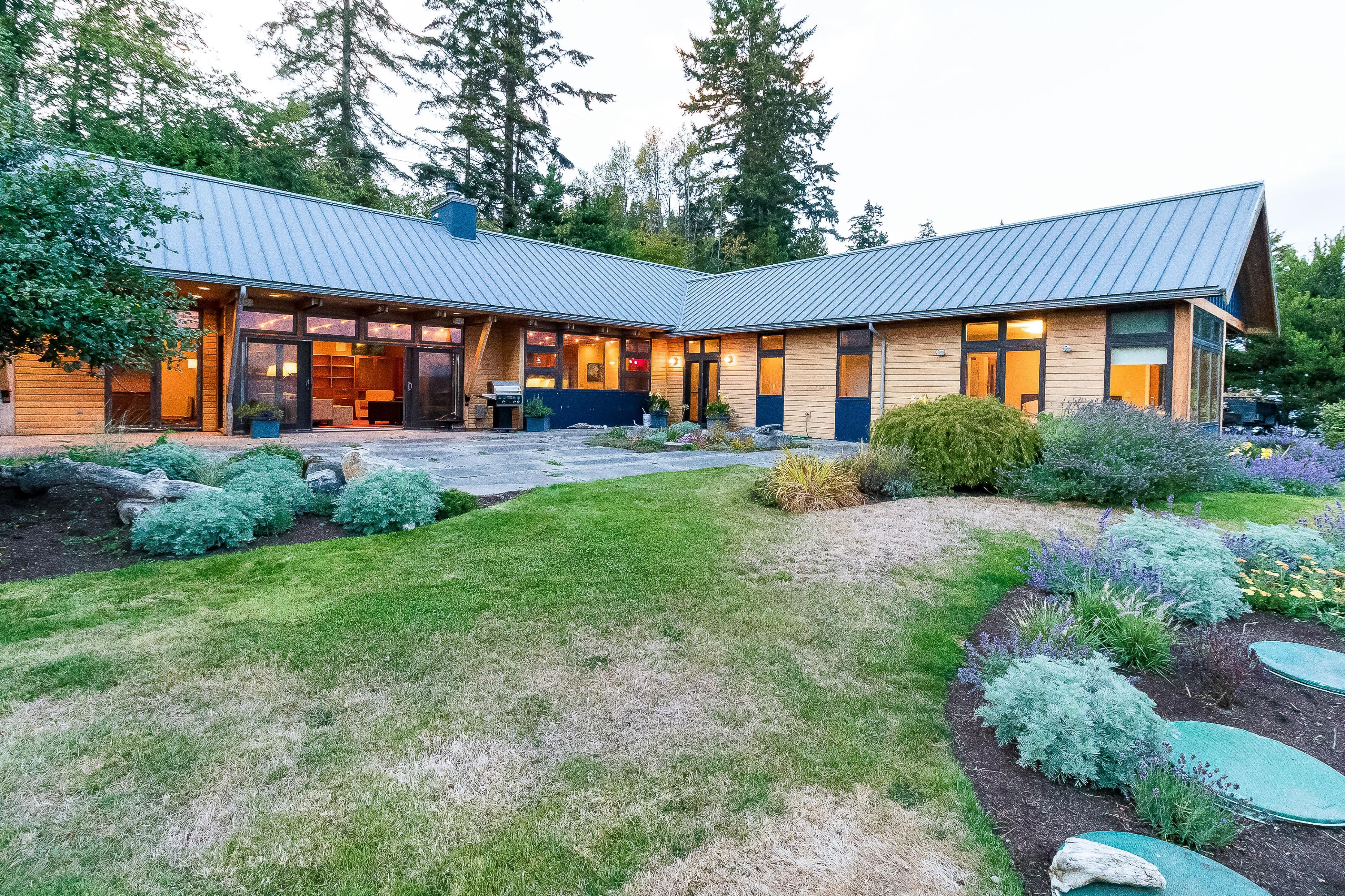 Fidalgo Island Waterfront Stunner