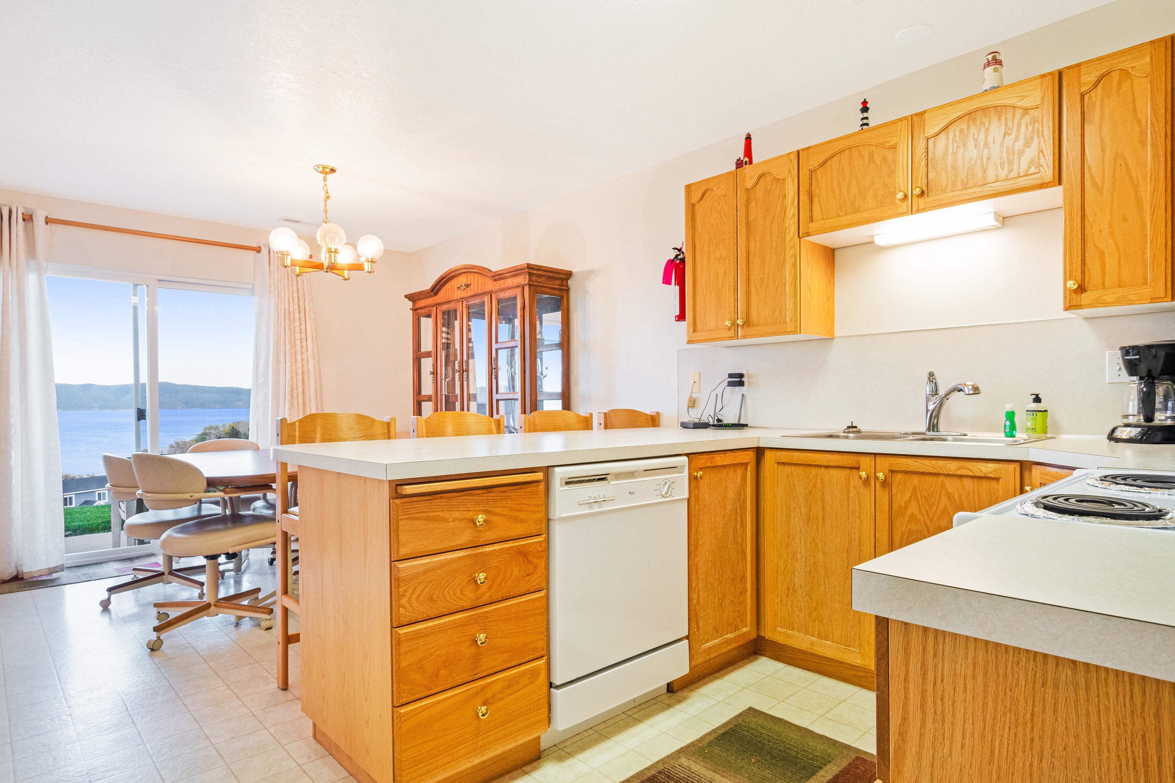 Harbor Village Lakeview Condo 902-3 6