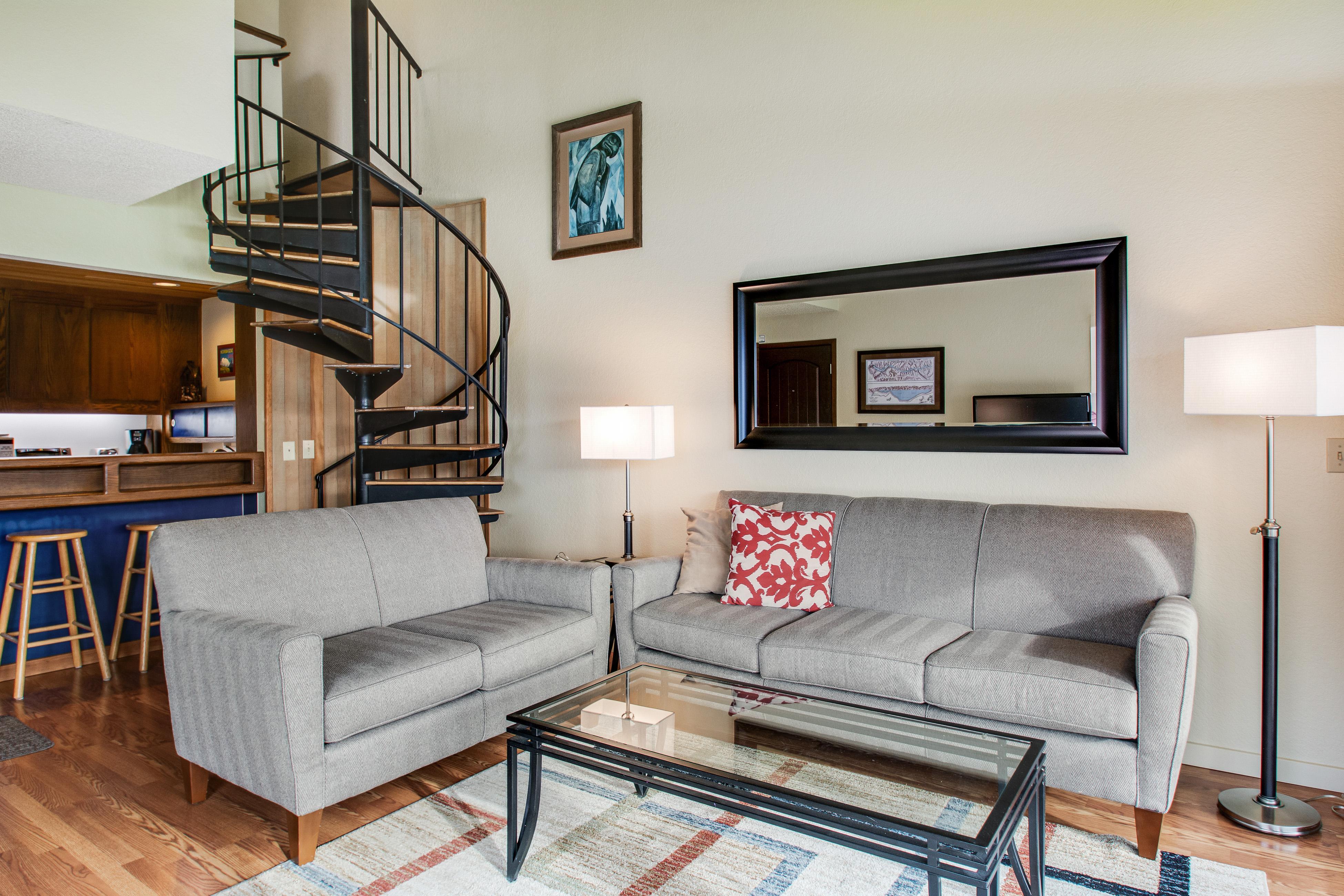 Lake Chelan Shores - Lakefront Nest #5-5 6