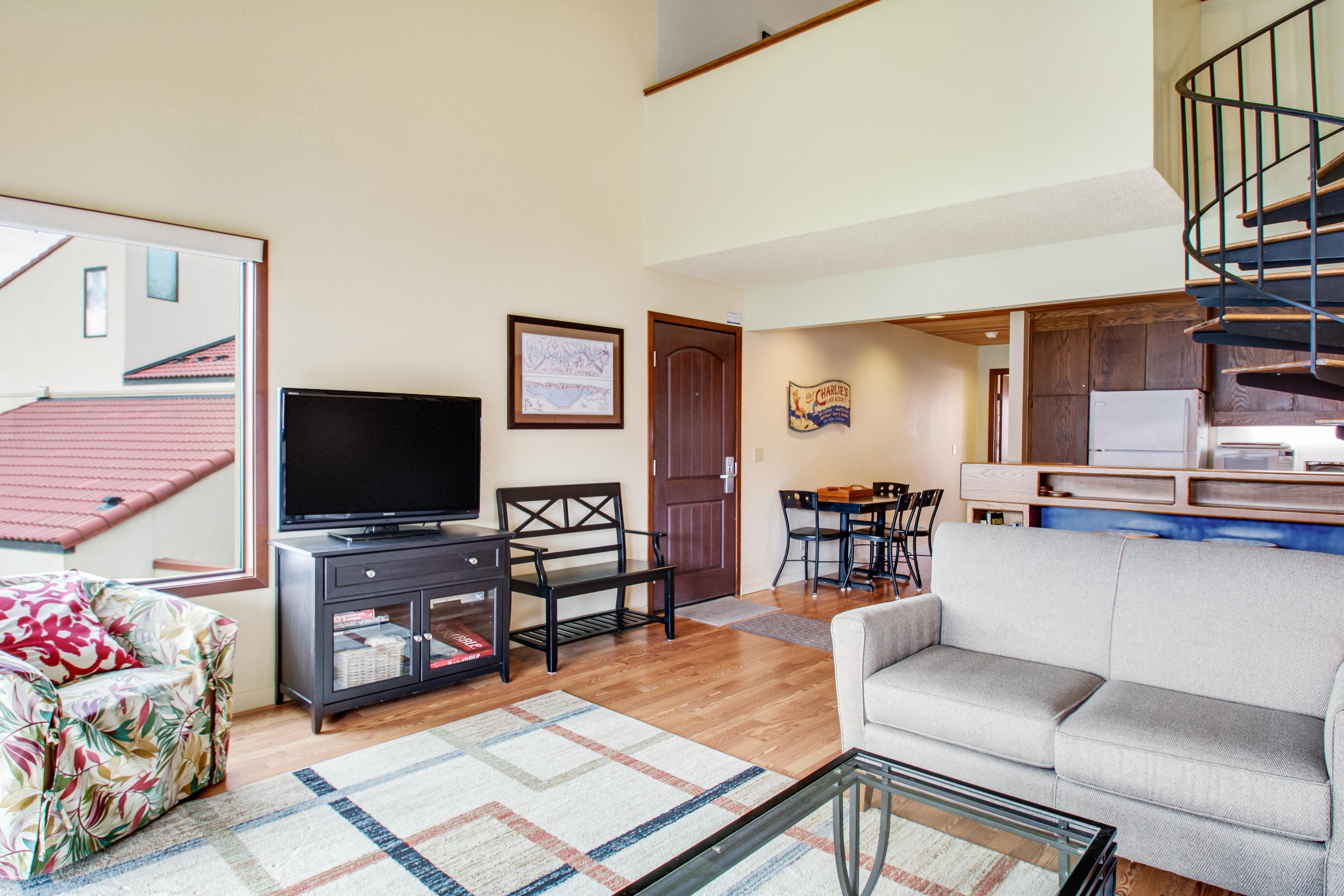 Lake Chelan Shores - Lakefront Nest #5-5 4