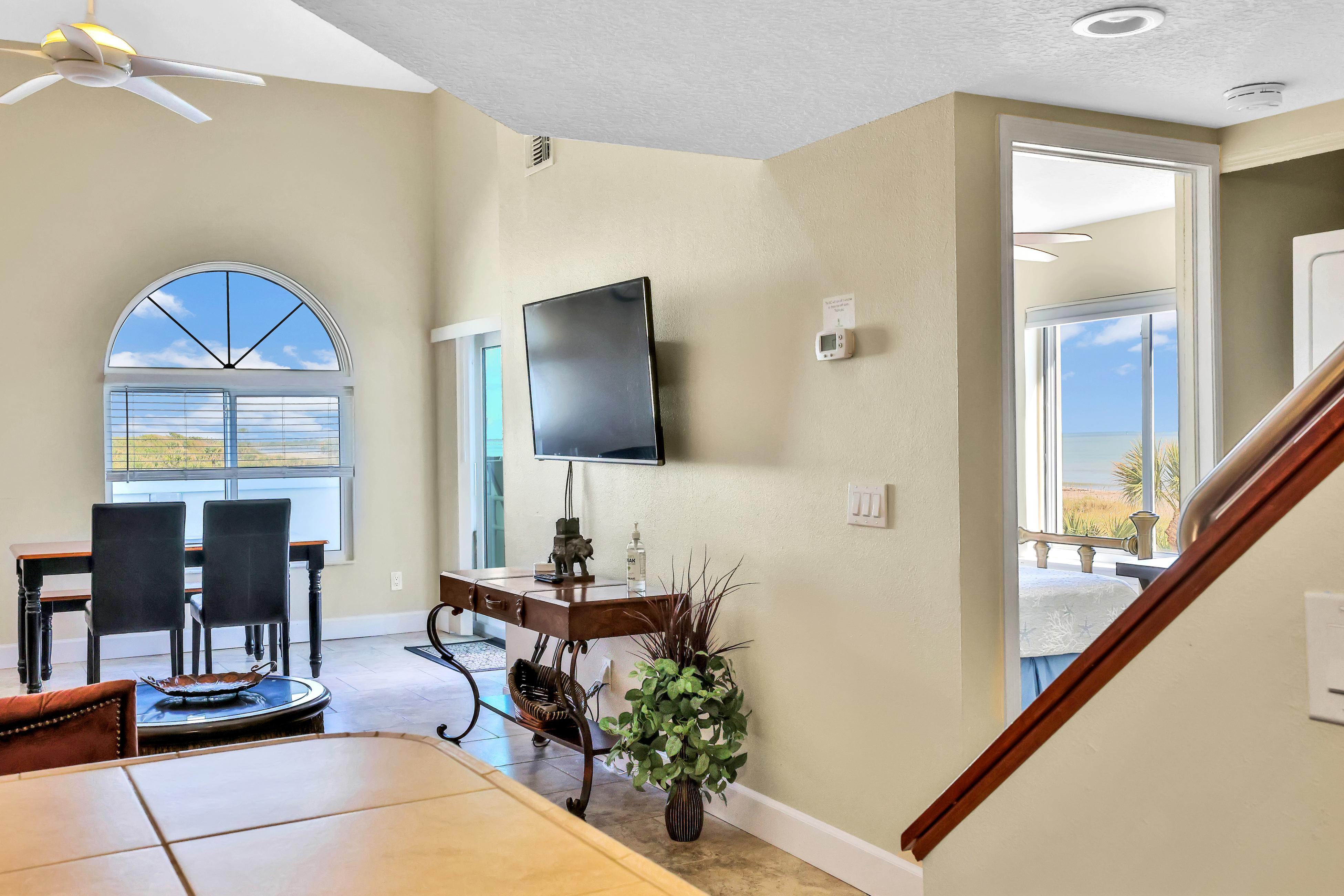 Beachfront Penthouse Getaway 6