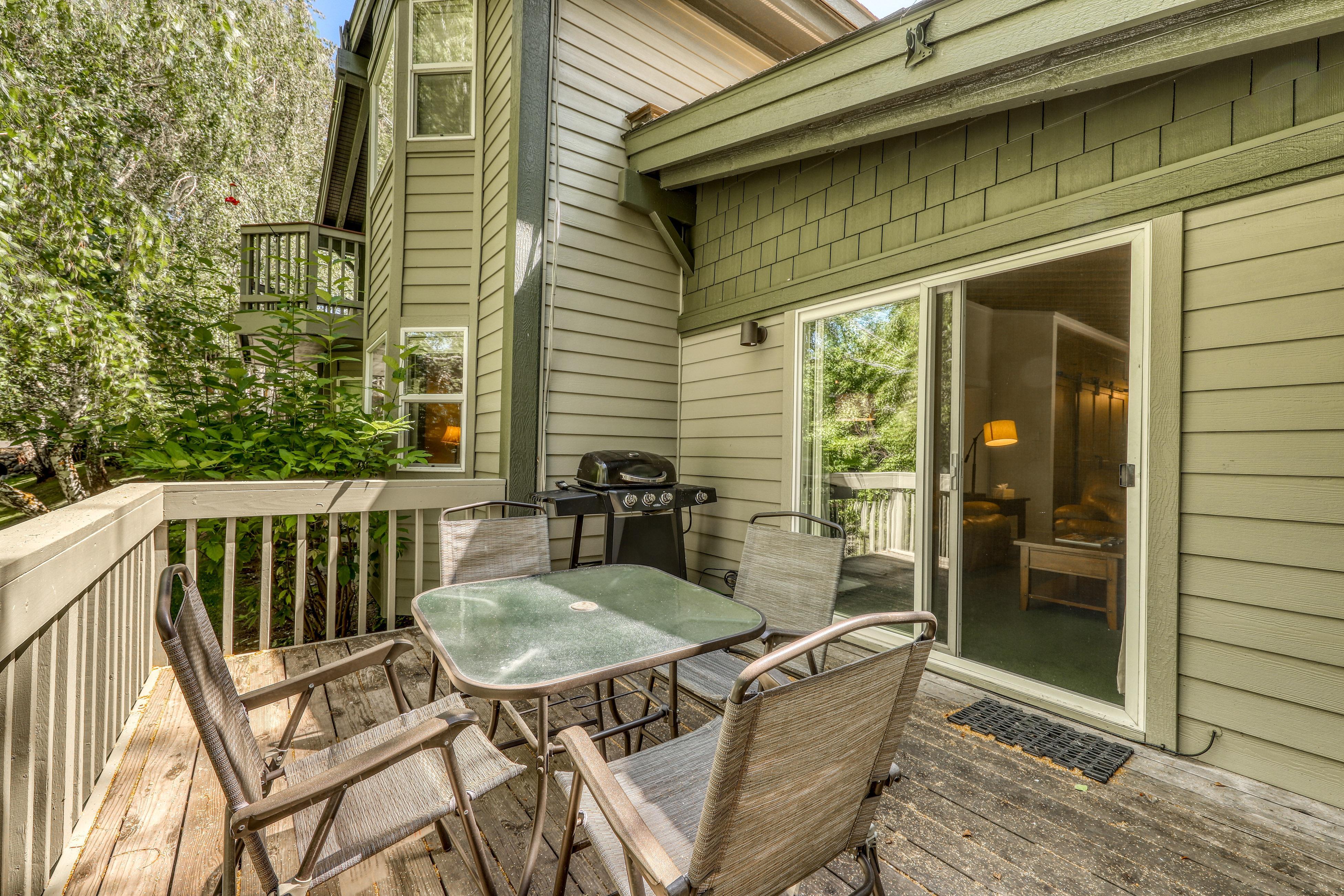 Single Level Ranch Condo in Elkhorn | Photo 2