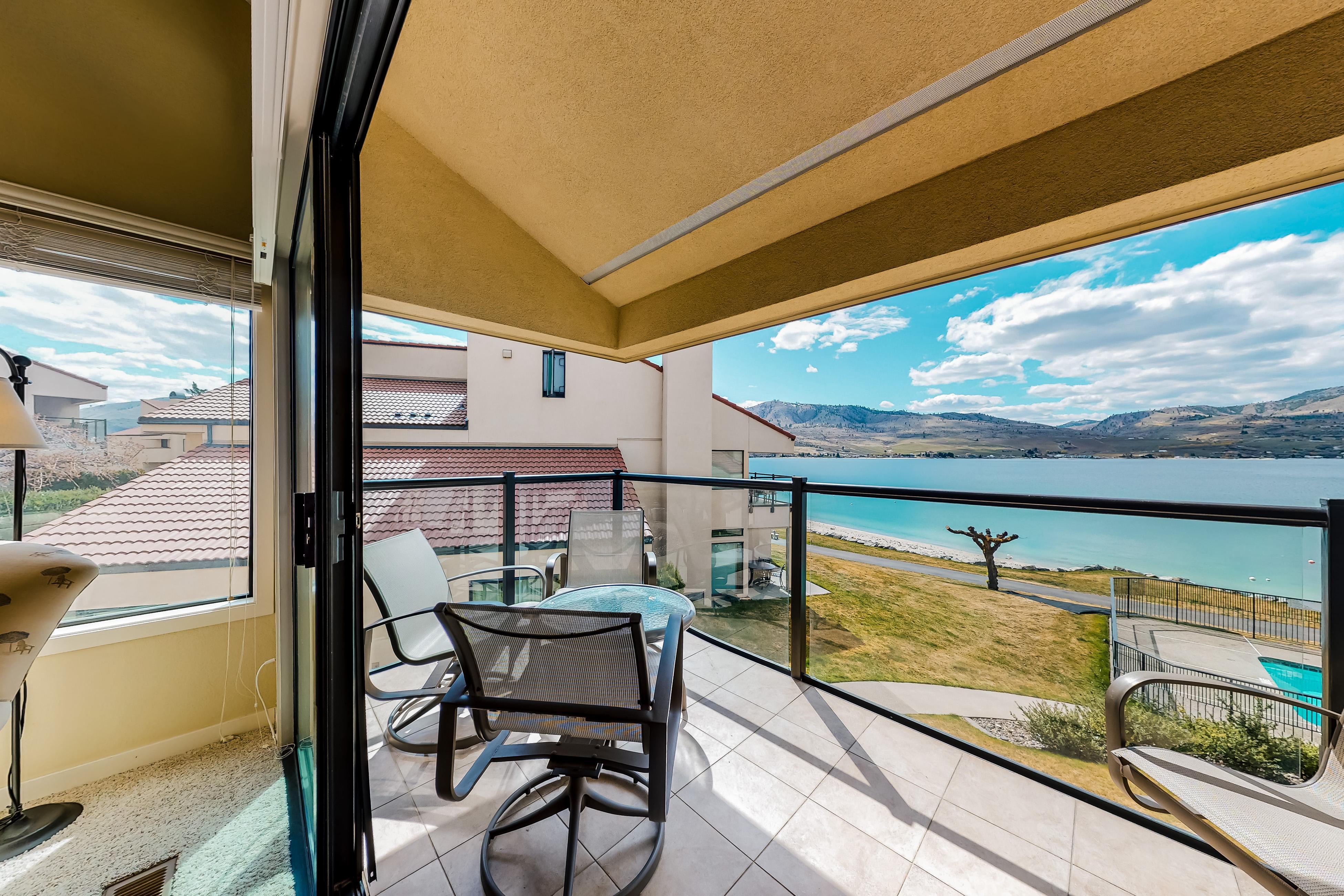 Lake Chelan Shores - Beachfront Paradise #12-4 2