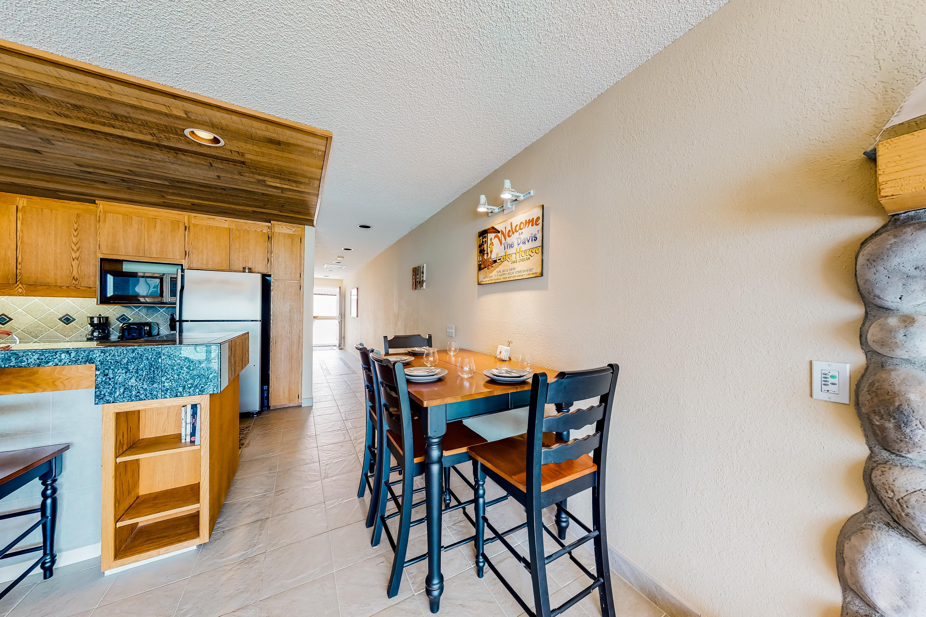 Lake Chelan Shores - Beachfront Paradise #12-4 6