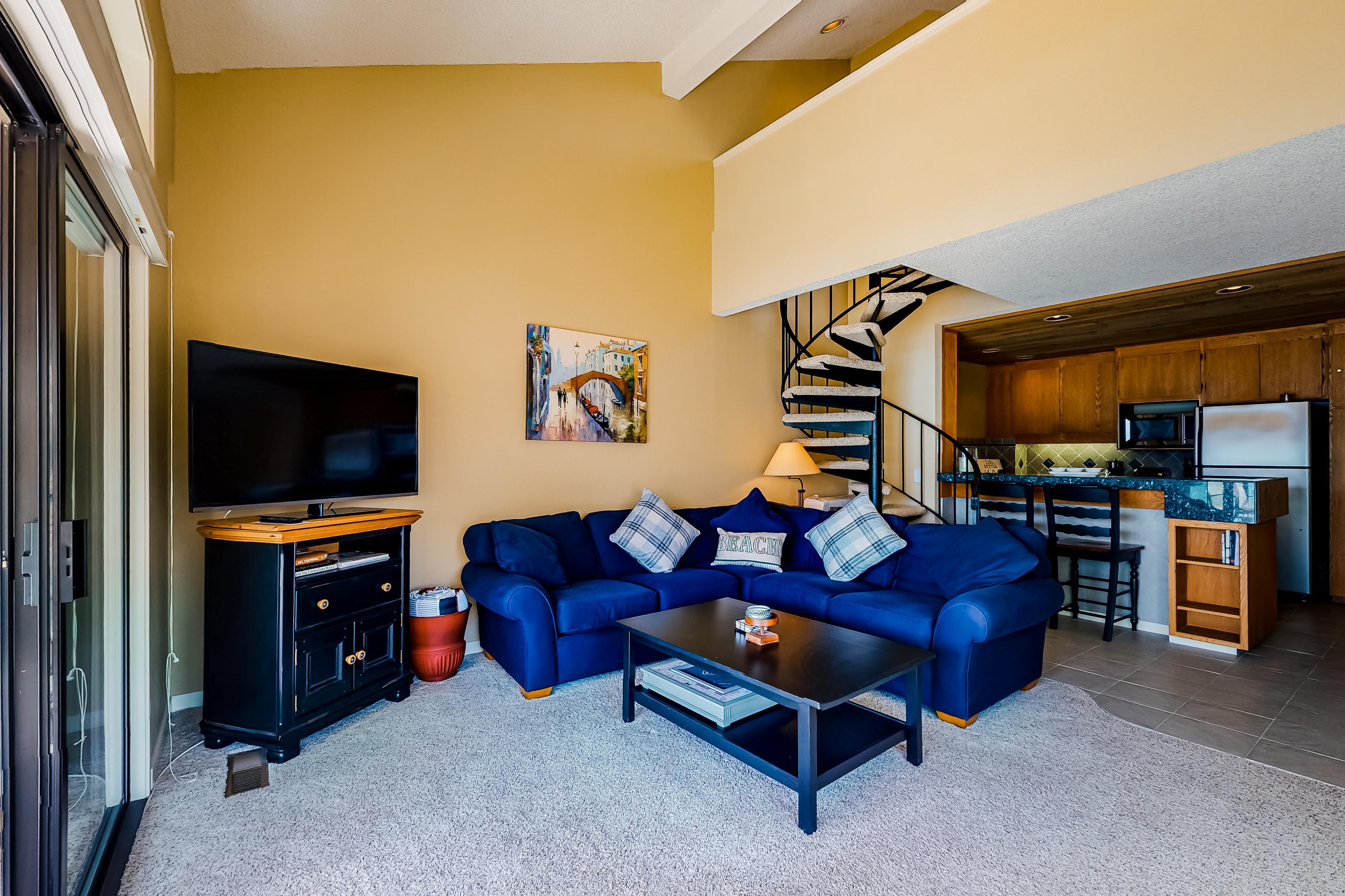 Lake Chelan Shores - Beachfront Paradise #12-4 4