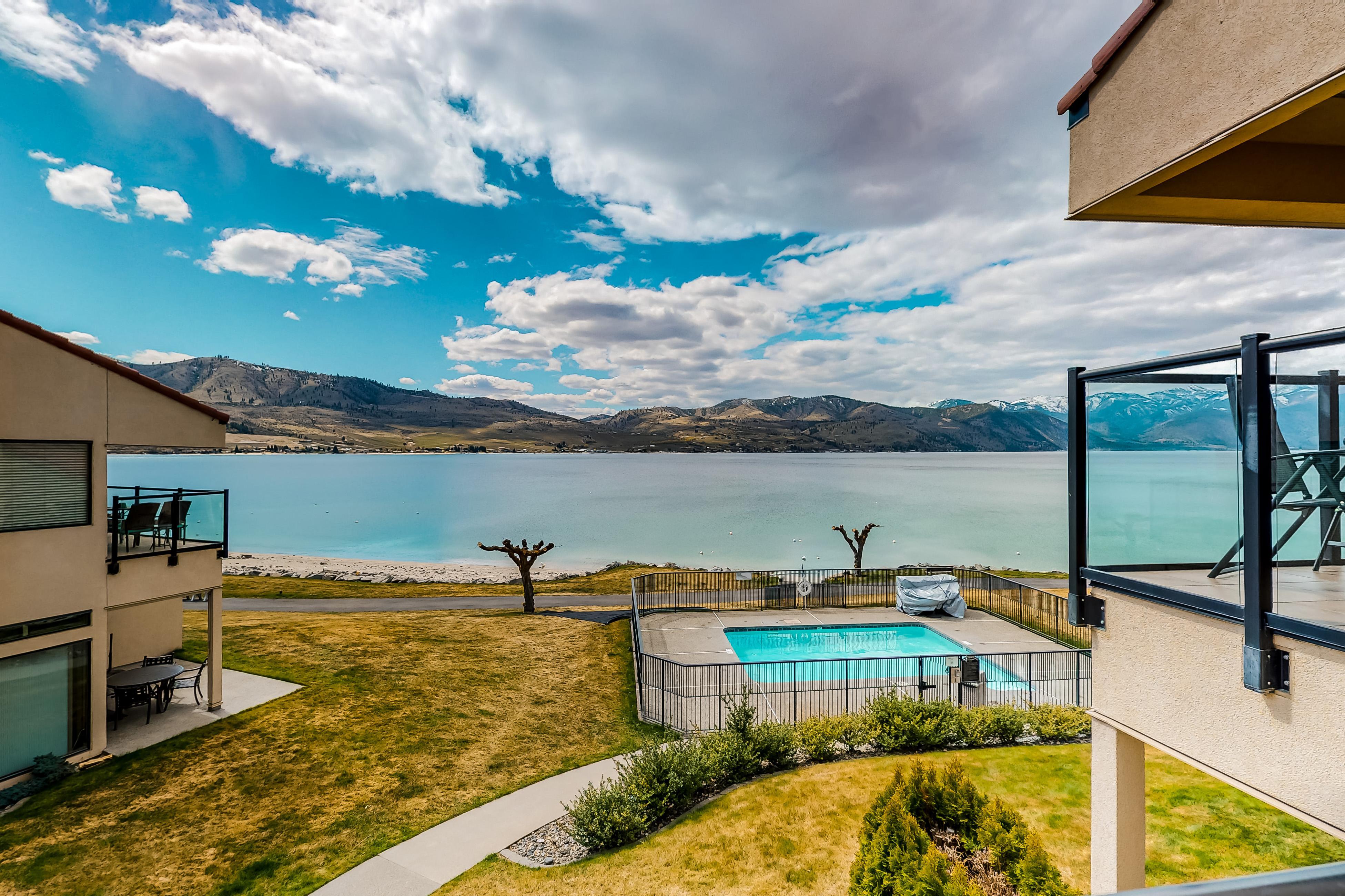 Lake Chelan Shores - Beachfront Paradise #12-4 3