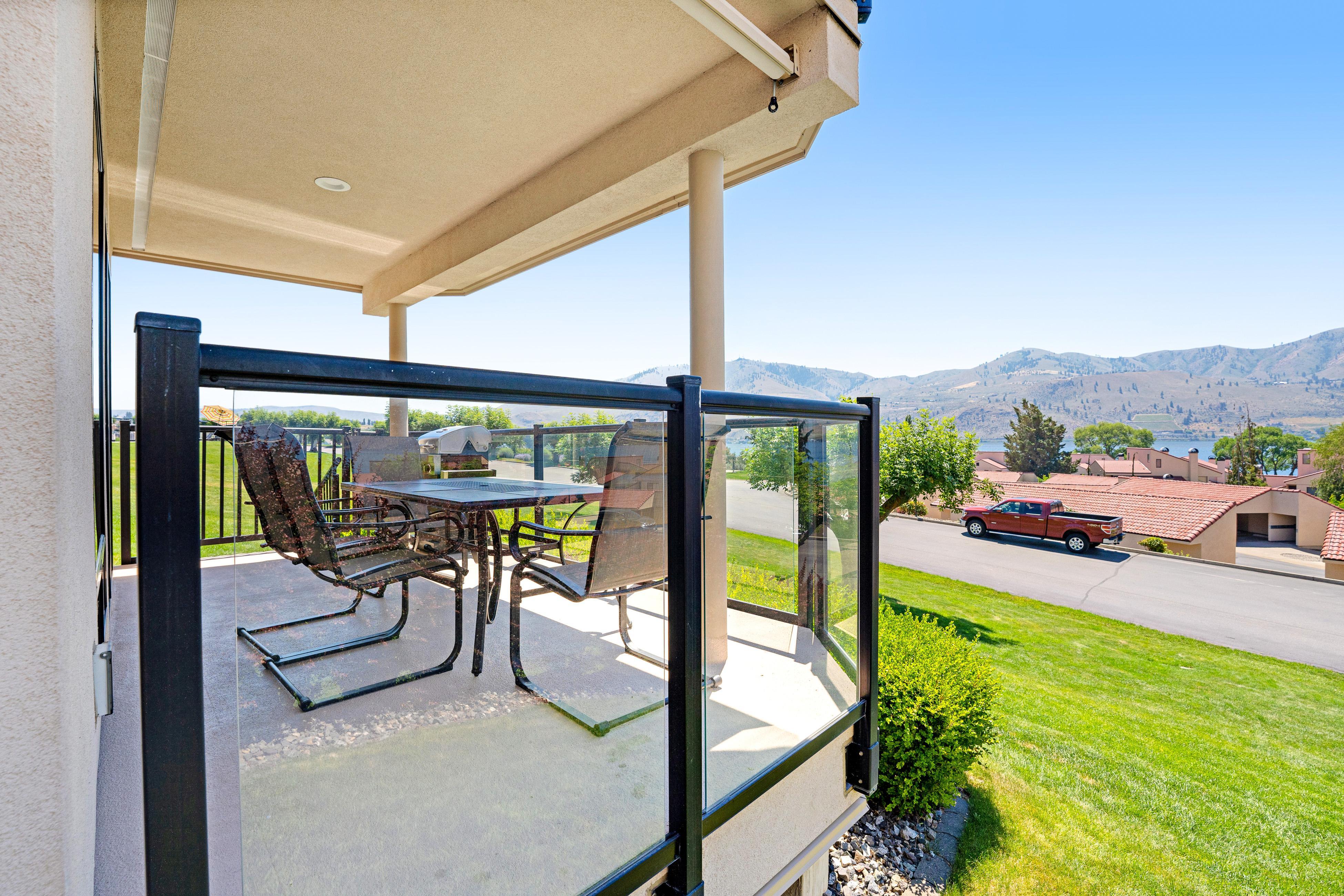 Lake Chelan Shores - Sunny by the Lake 18-4 2