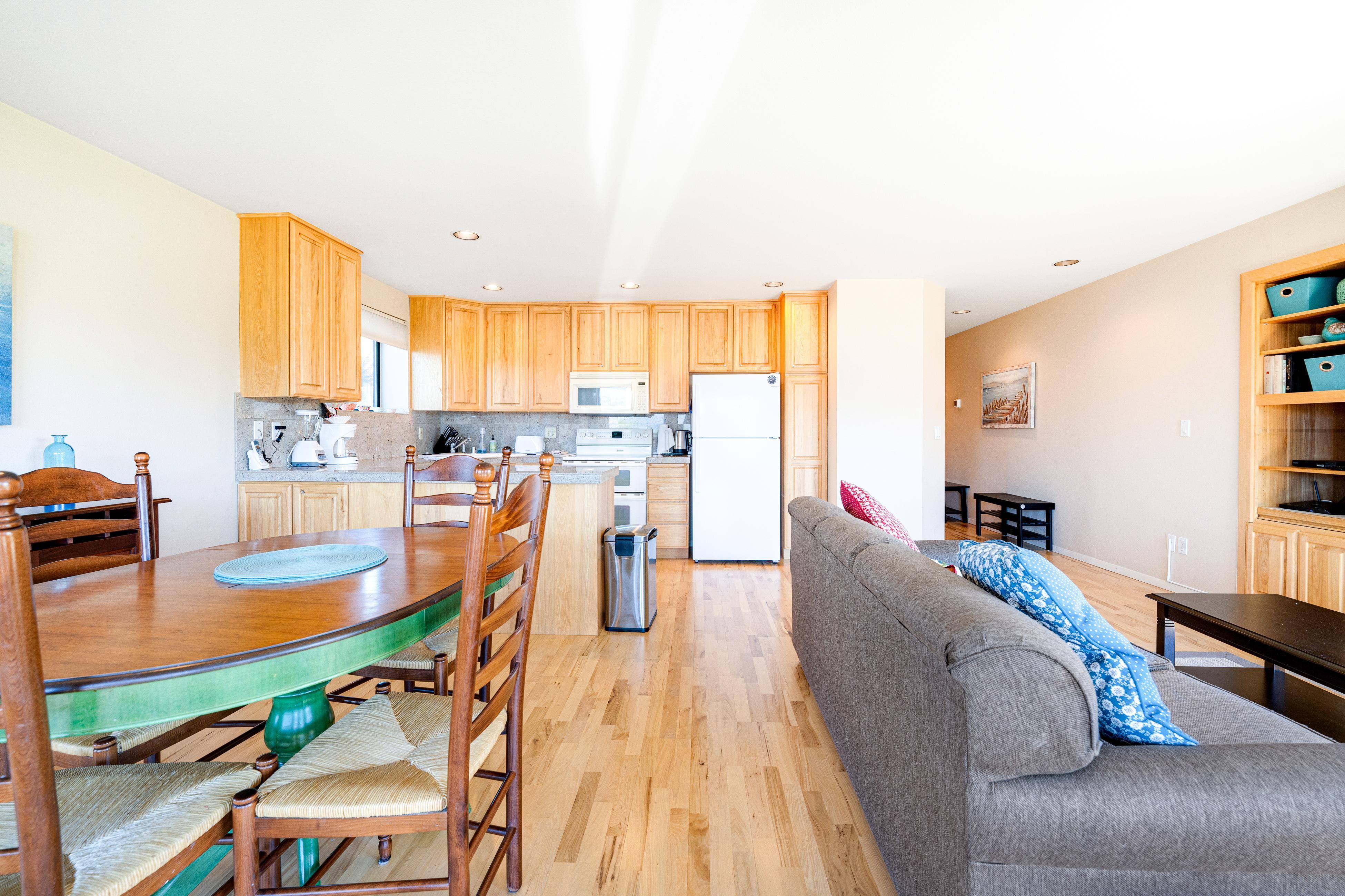 Lake Chelan Shores - Sunny by the Lake 18-4 6