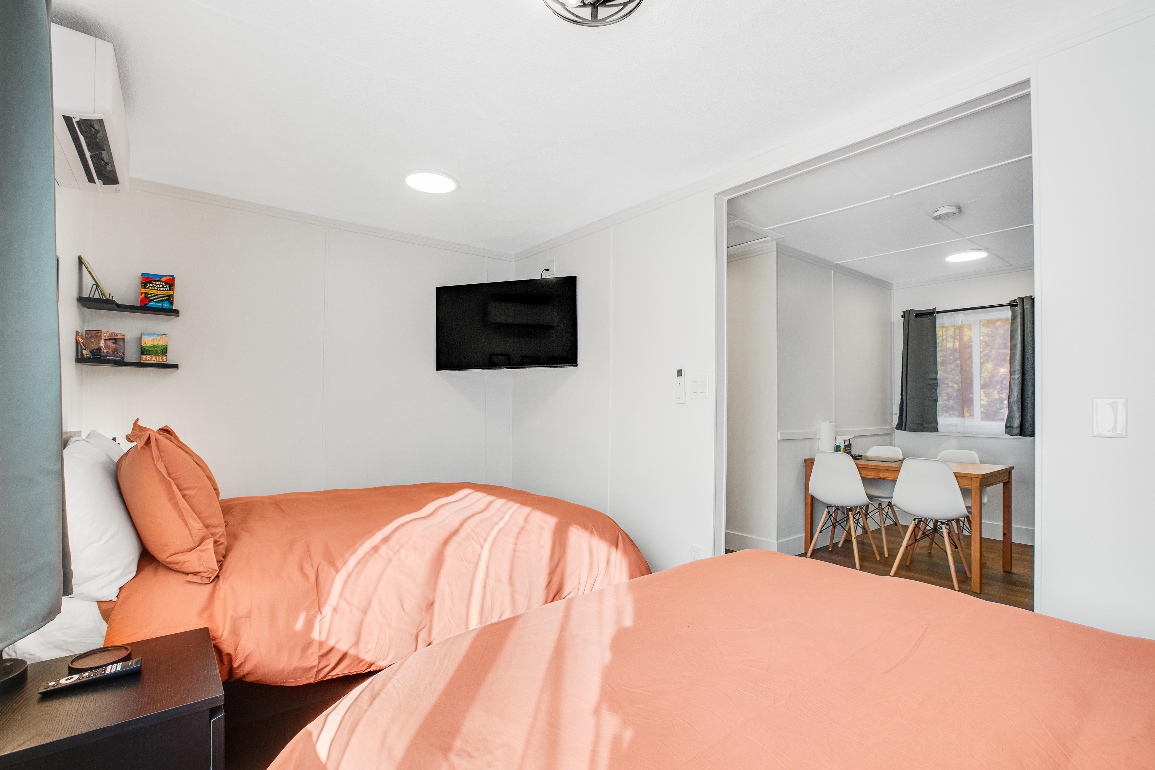 Mount Ellinor, Room 11 at Mount Walker Inn 6