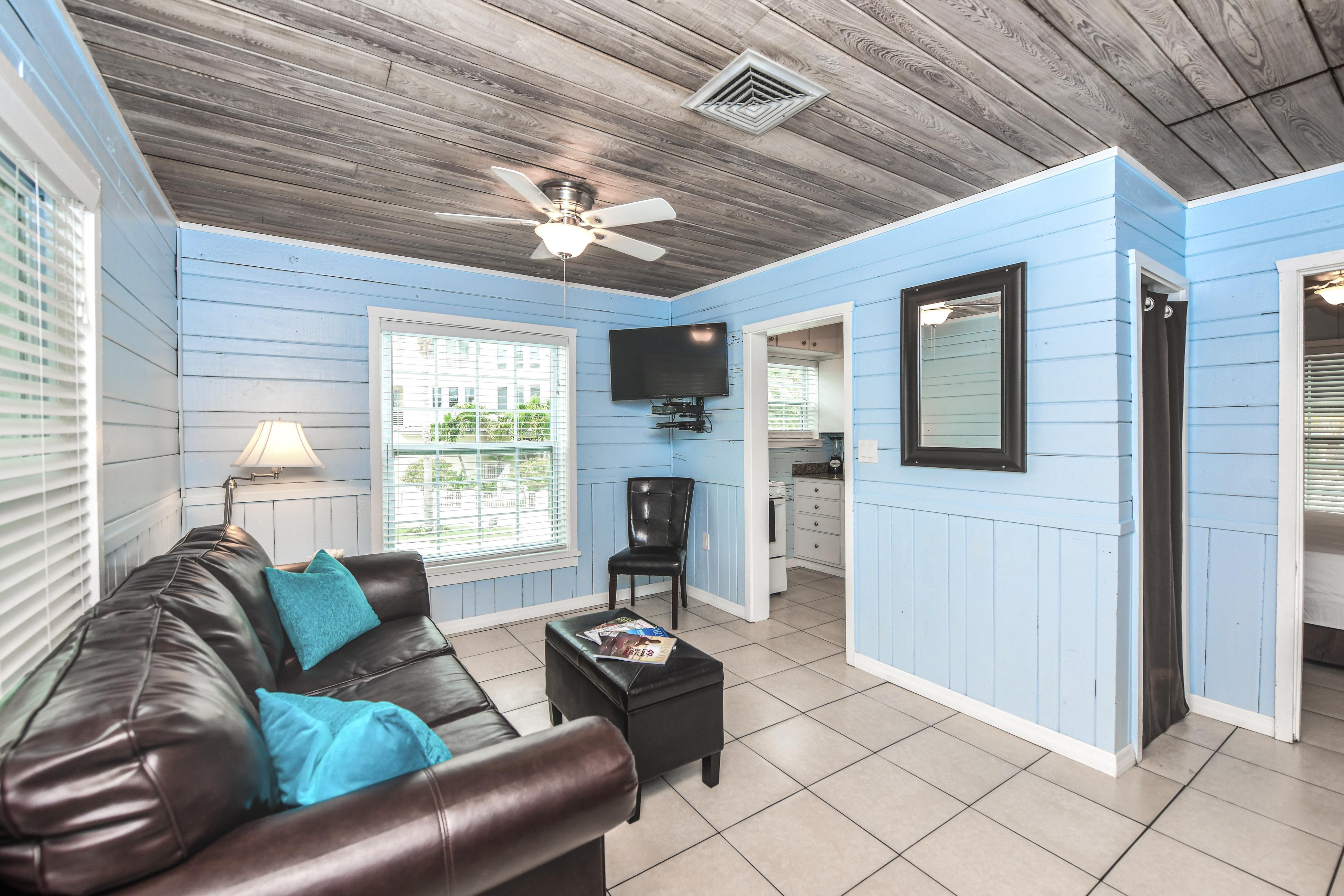 Parrot Beach Cottages Suite #3 5