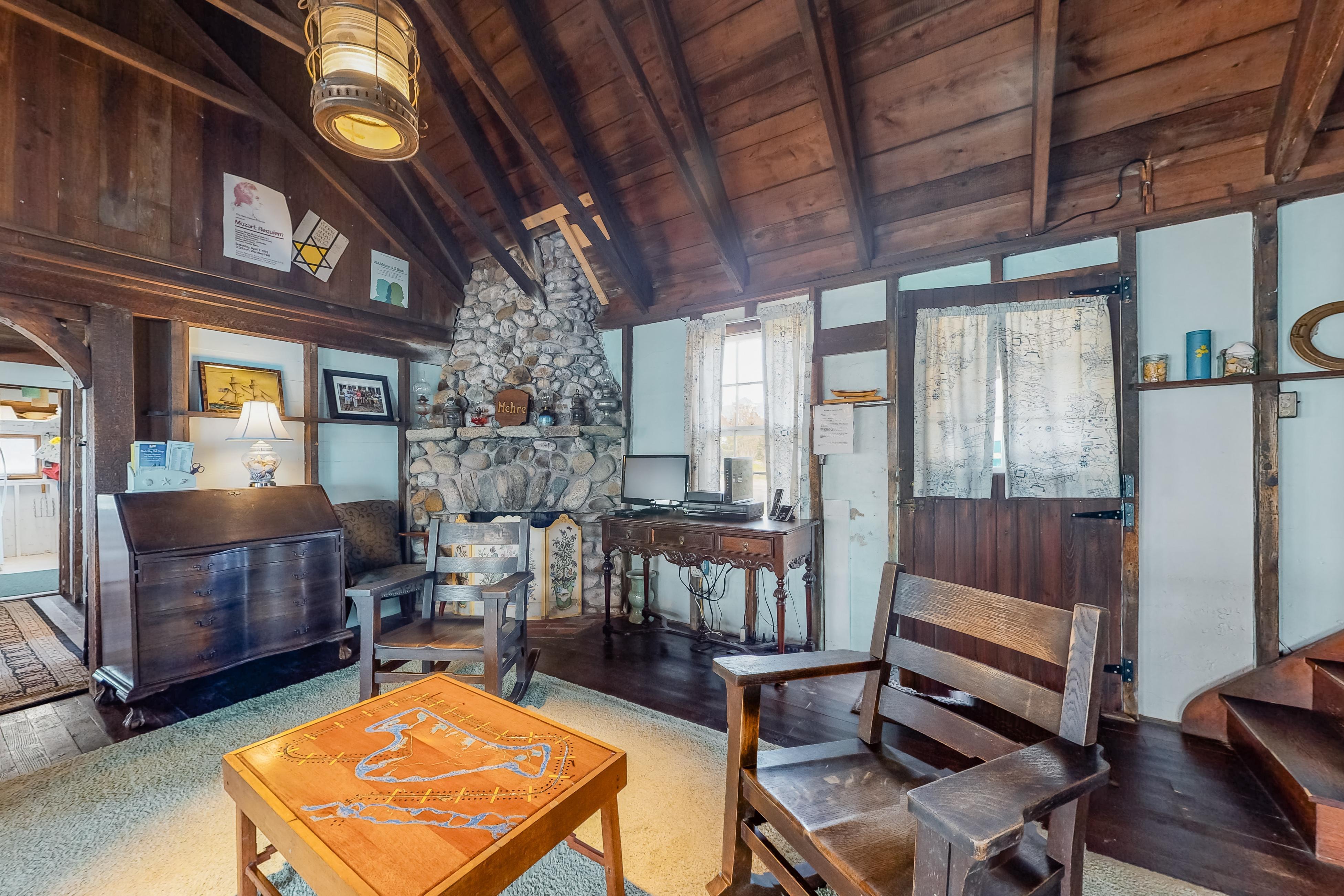 Classic Oak Bluffs Beach Home- Excellent Harbor Views- Near Shops & Dining 4