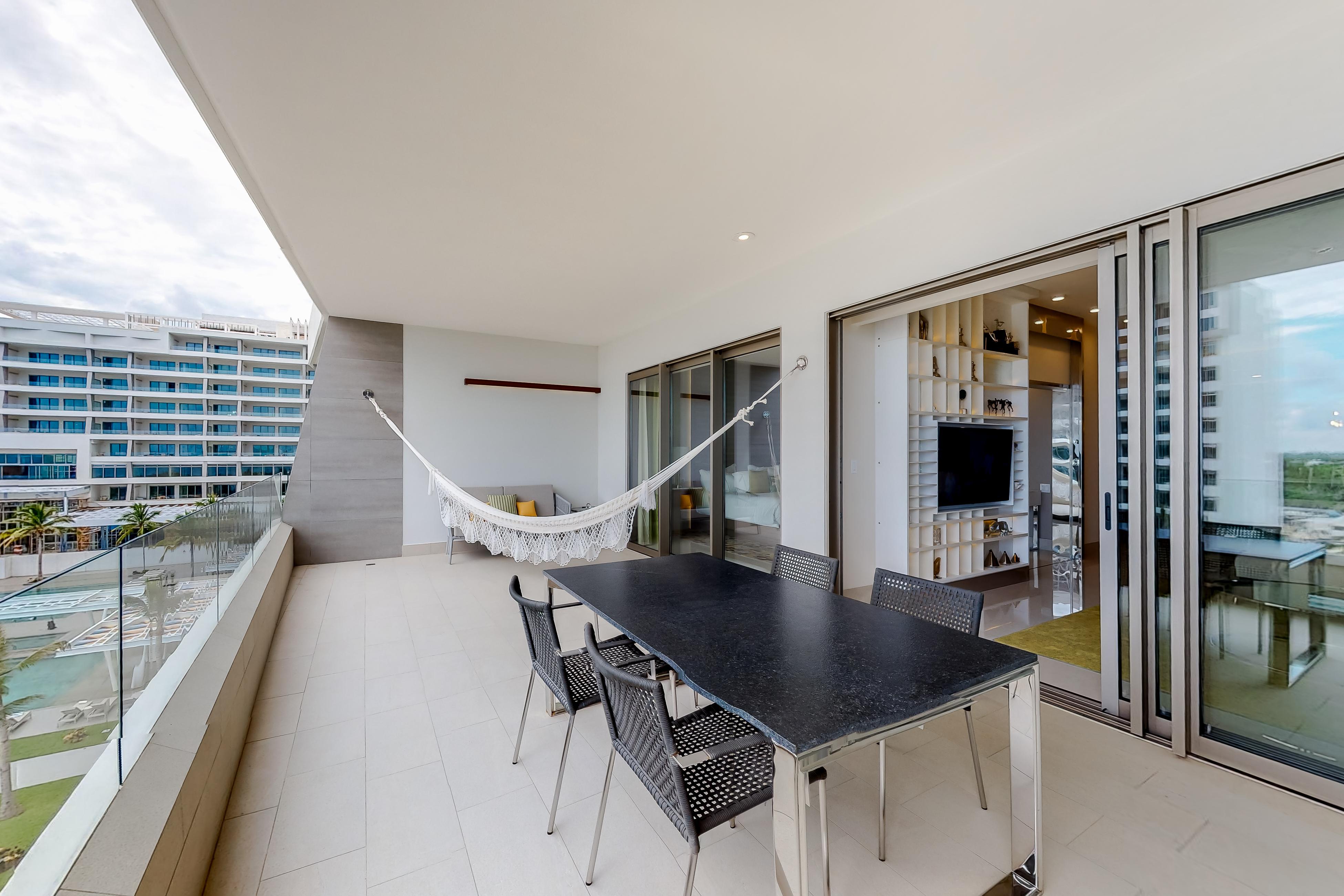 Swaying at Salty Sea 4