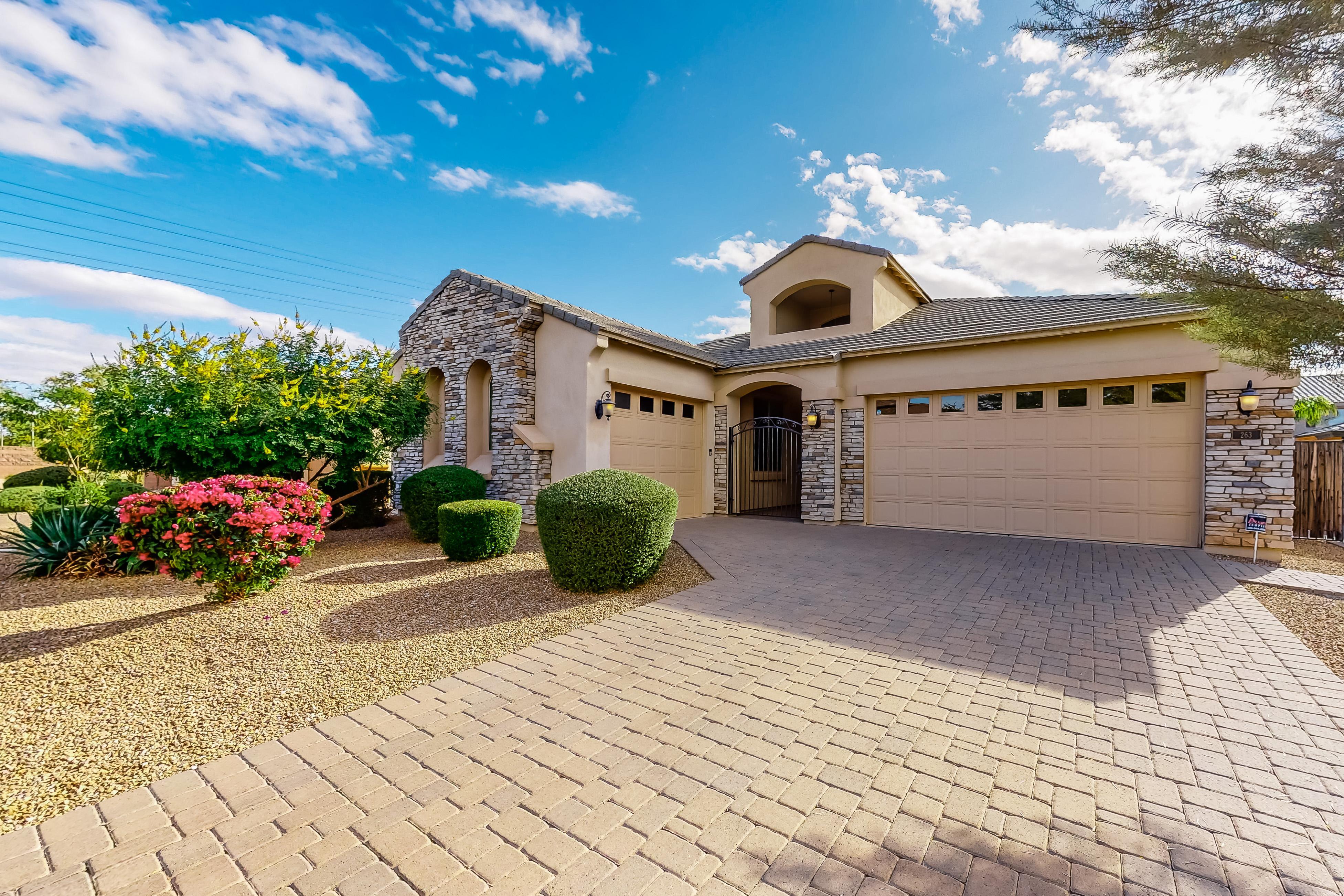 Tropical Poolside Paradise 4