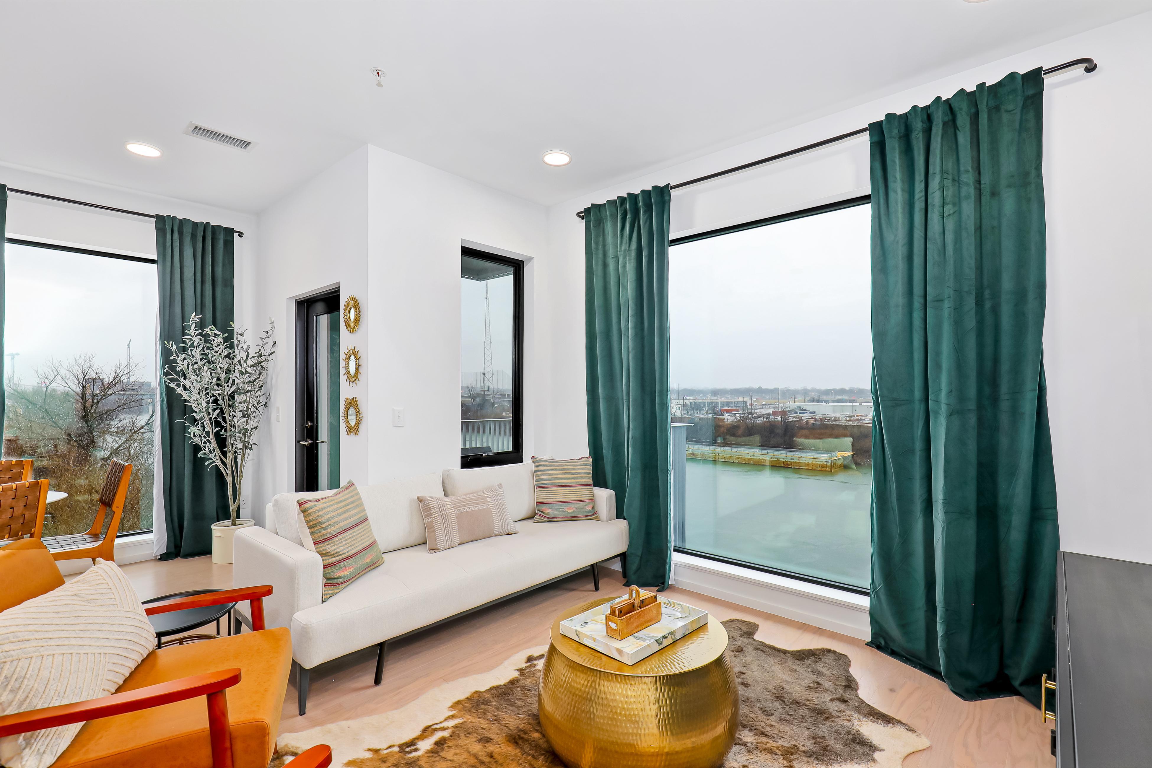 Eve on the River 407