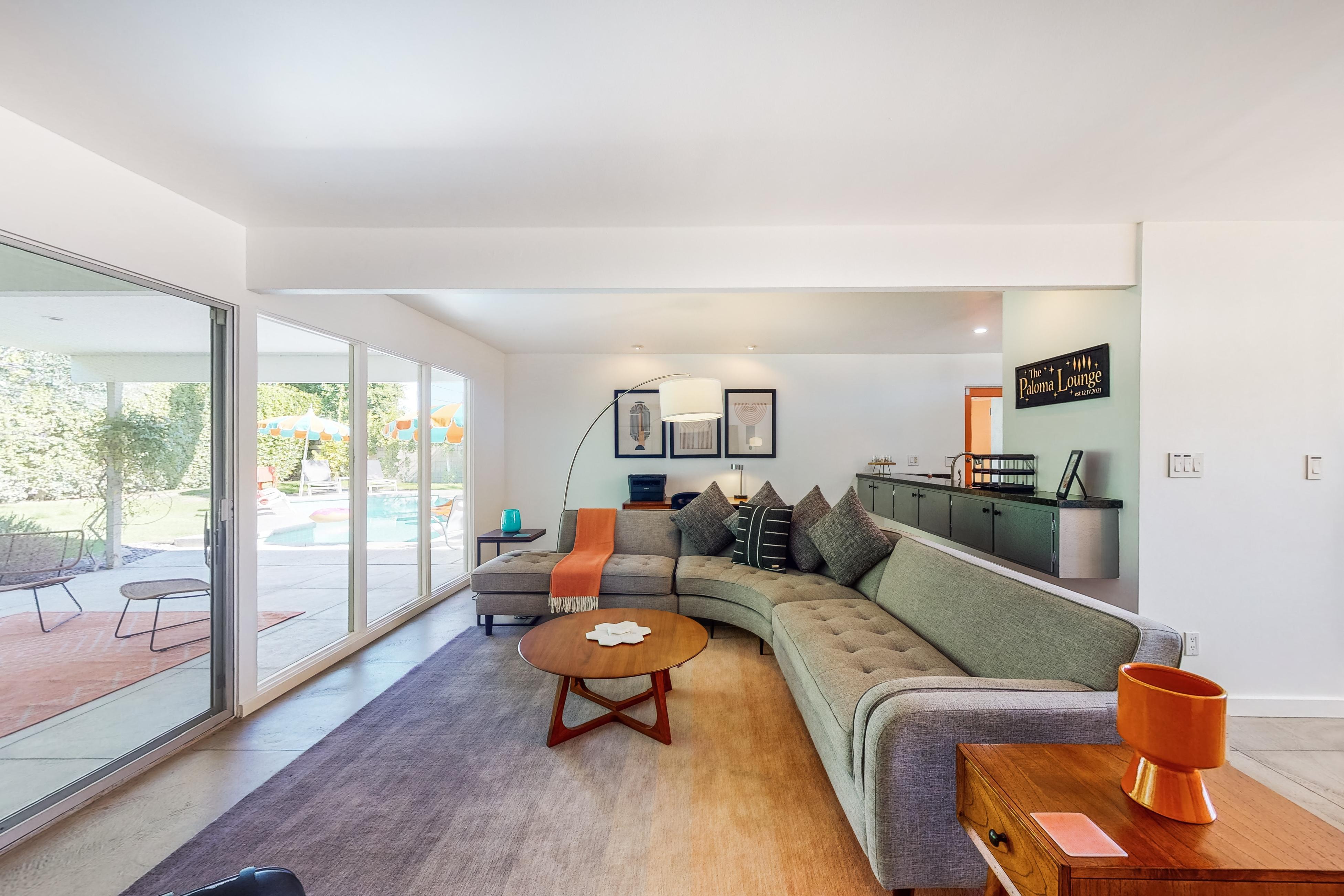 The Paloma Lounge - 2283 | Photo 2