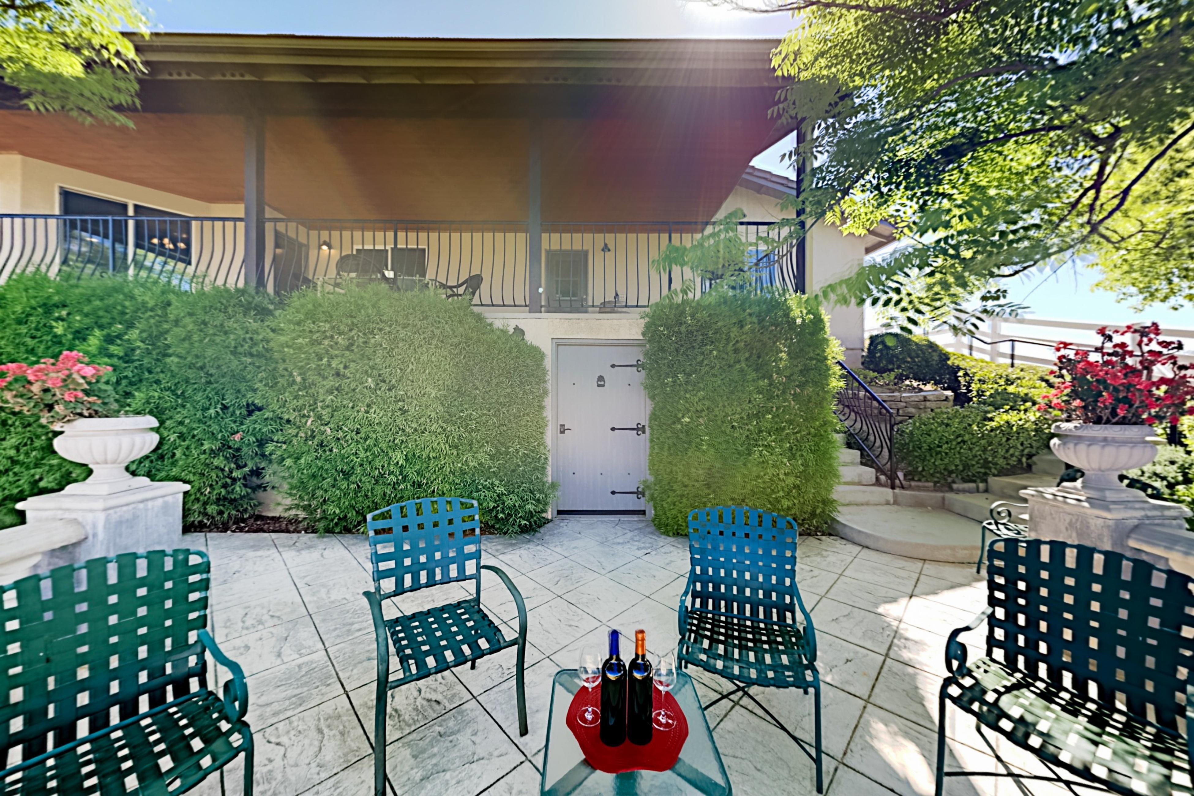 Wine Country Guest House - Vineyard & Mountain Views 3