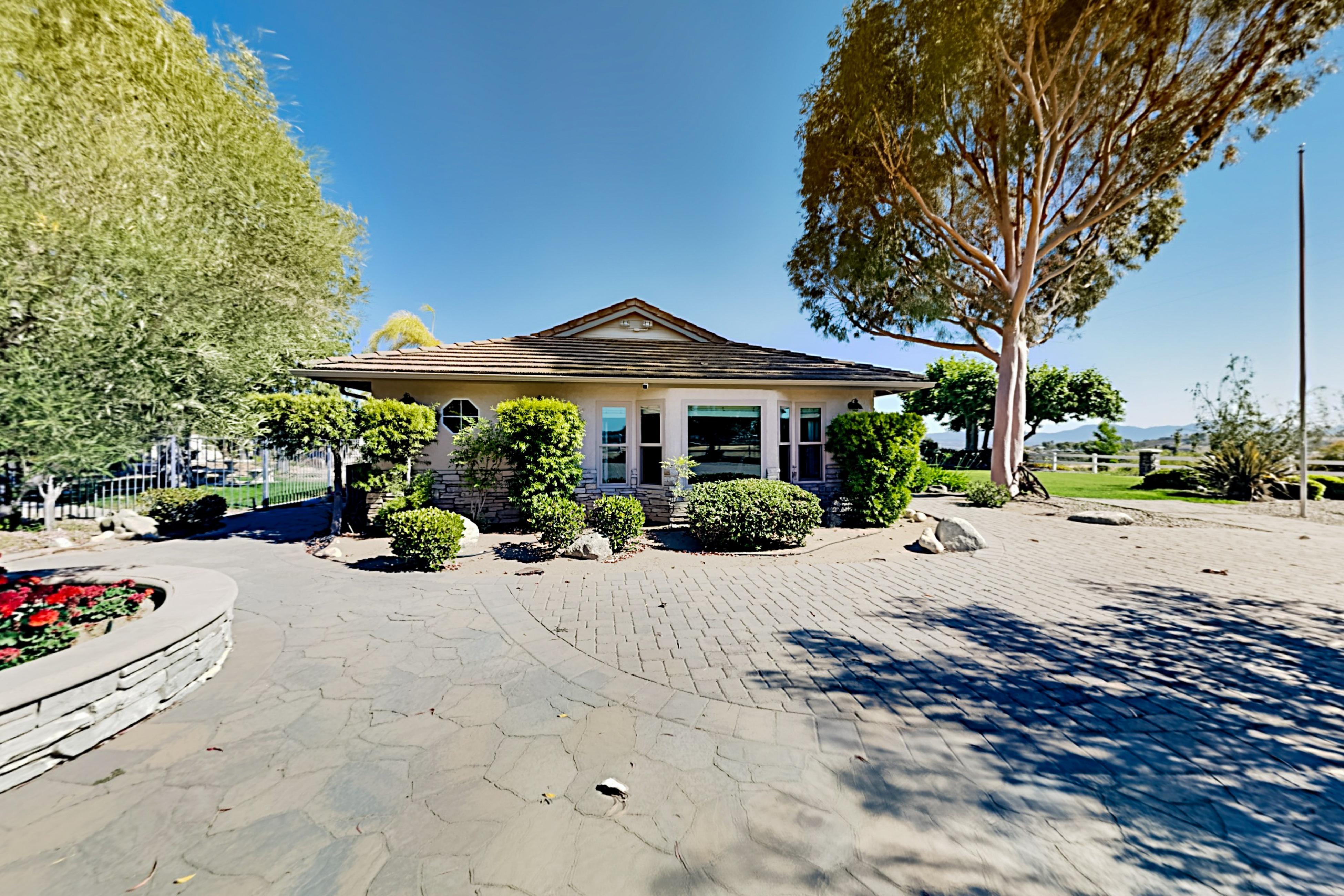 Wine Country Guest House - Vineyard & Mountain Views 5