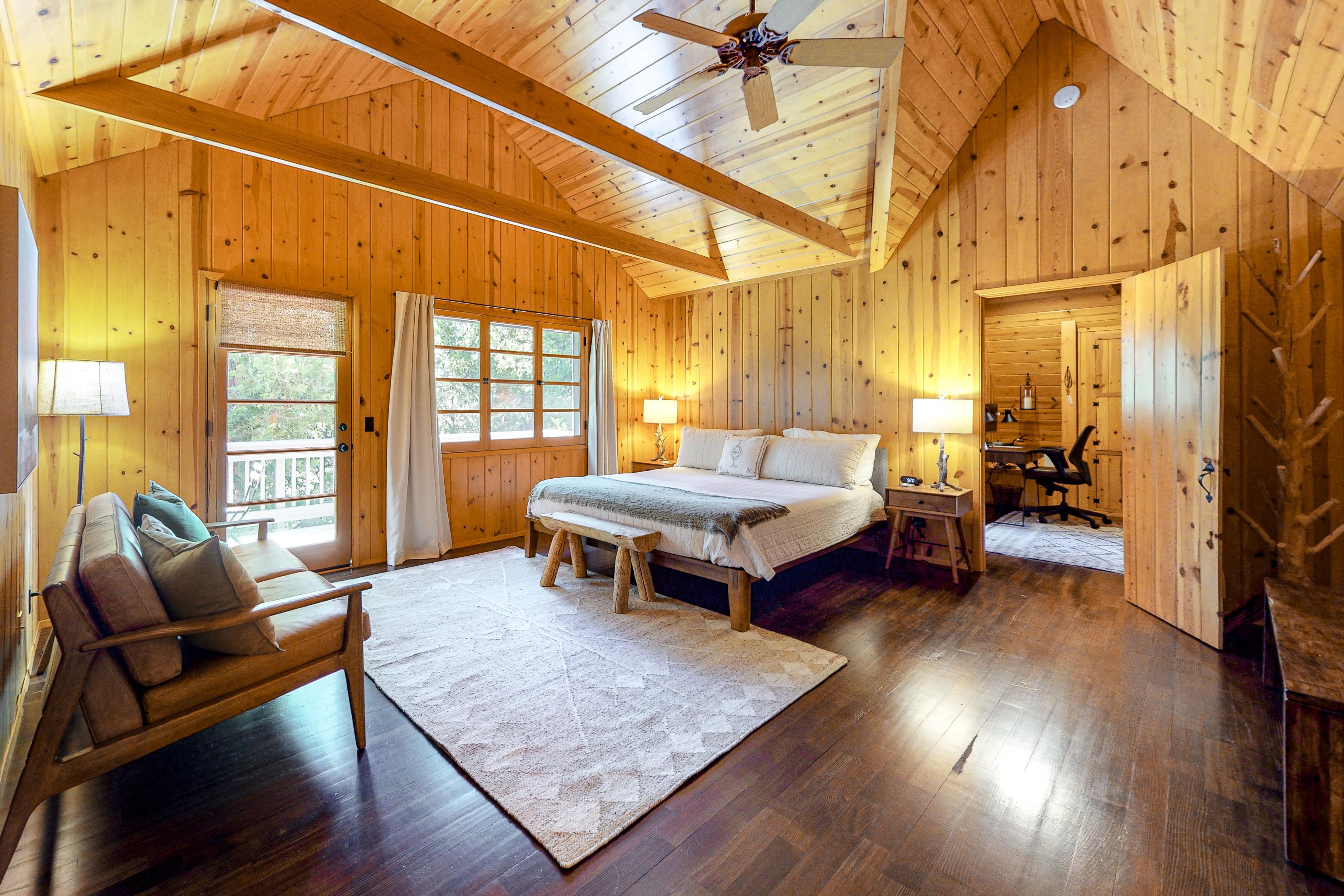 Spectacular Arrowhead Hideaway