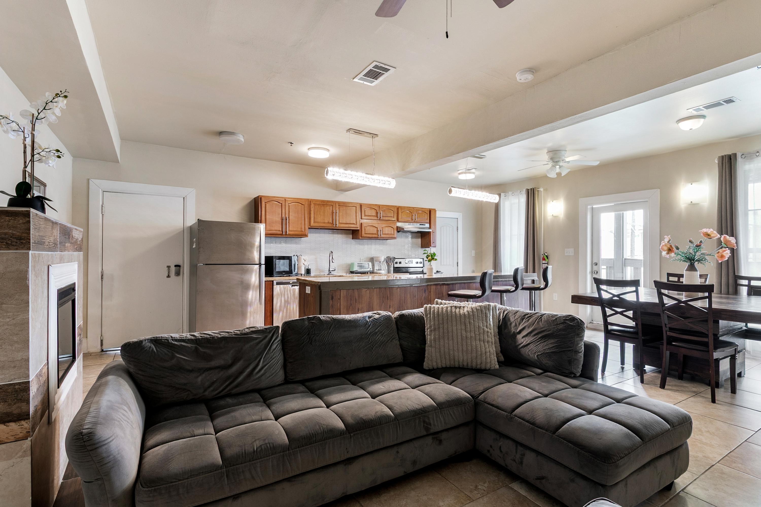 Spacious Urban Living Near French Quarter