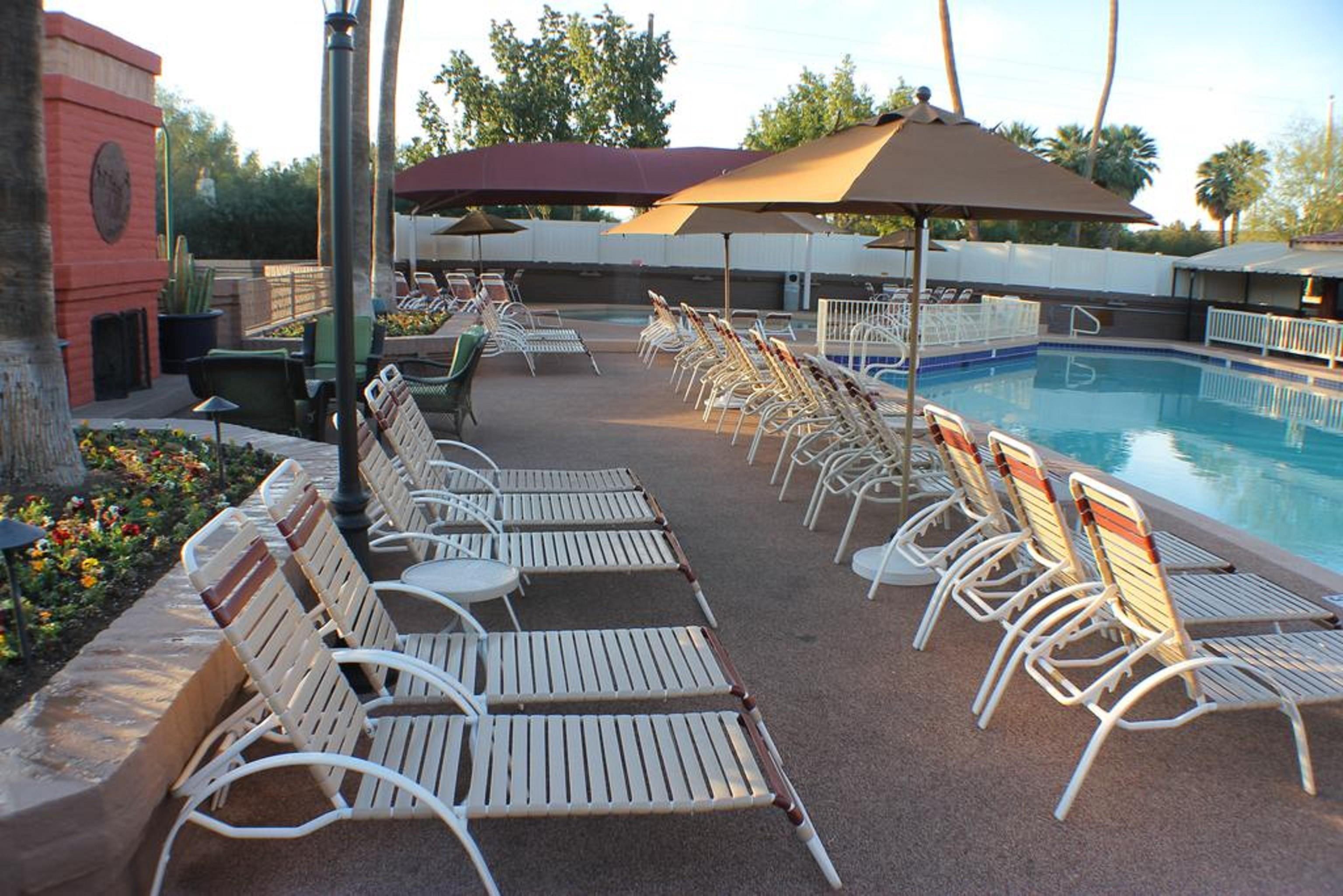 Scottsdale Camelback Resort Elegant 2BR Condo with Hot Tub
