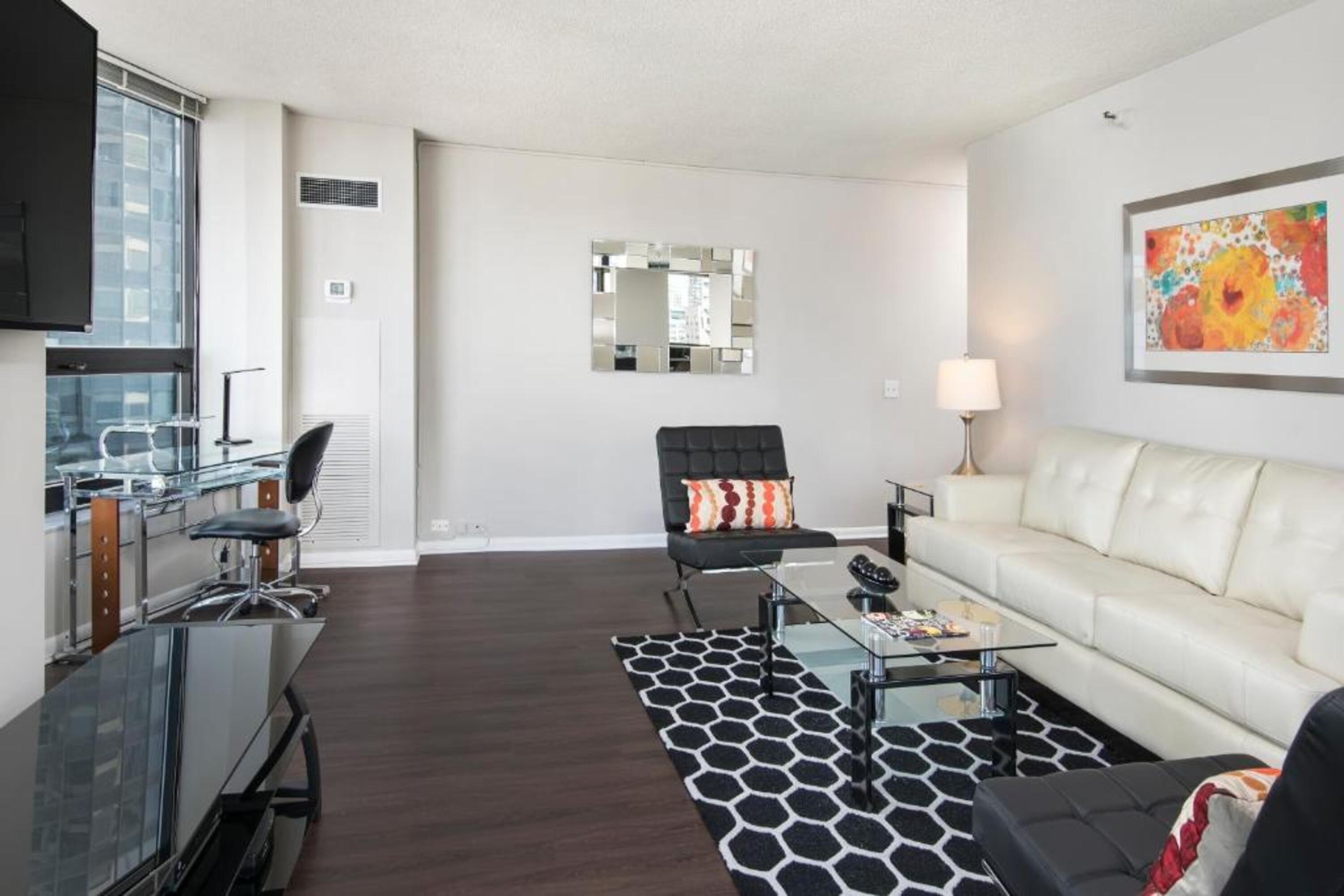 Luxury Downtown Chicago Apartment with Panoramic Views of Lake Michigan 5