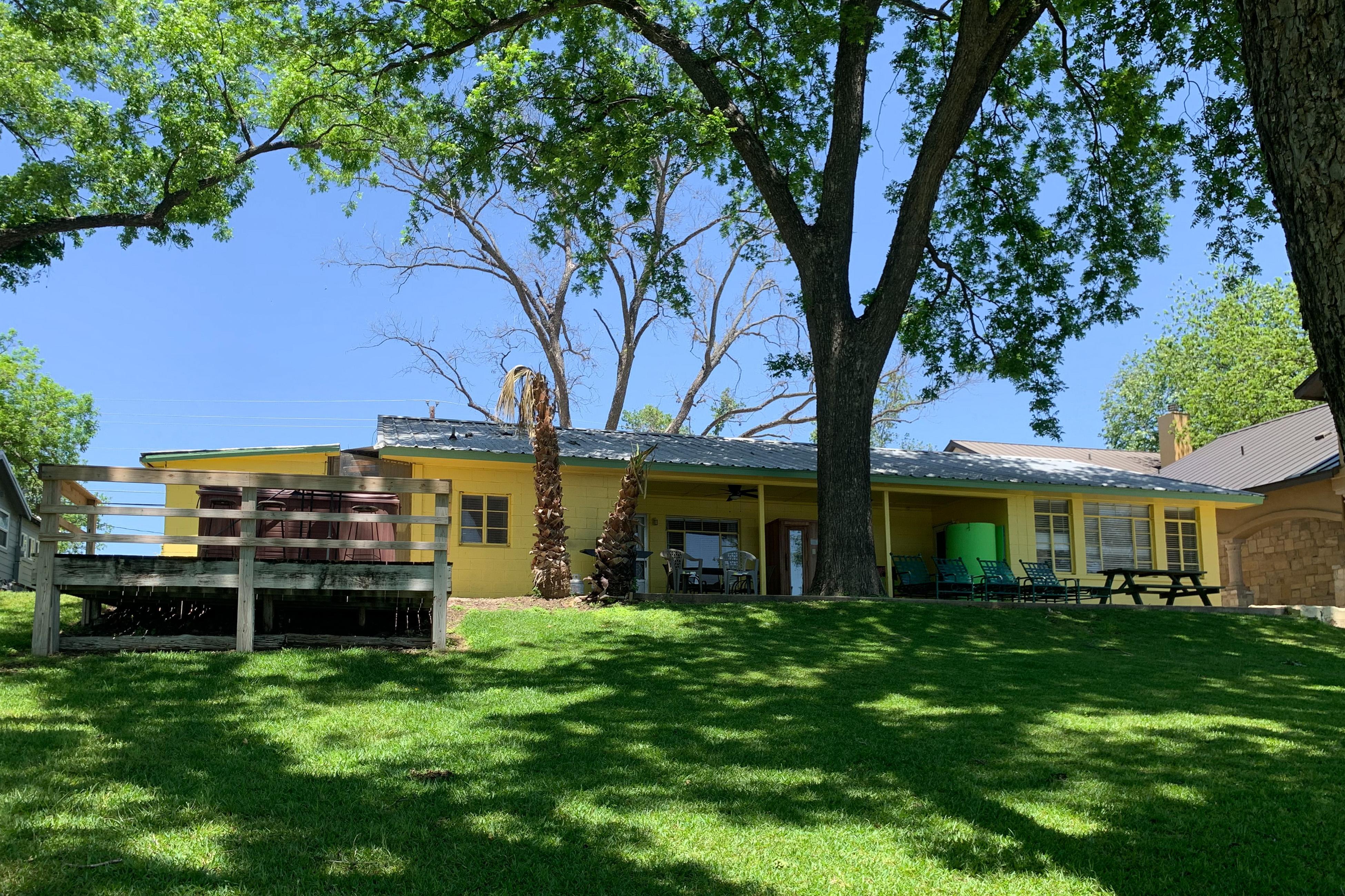 Sunny Days Lake Retreat 5