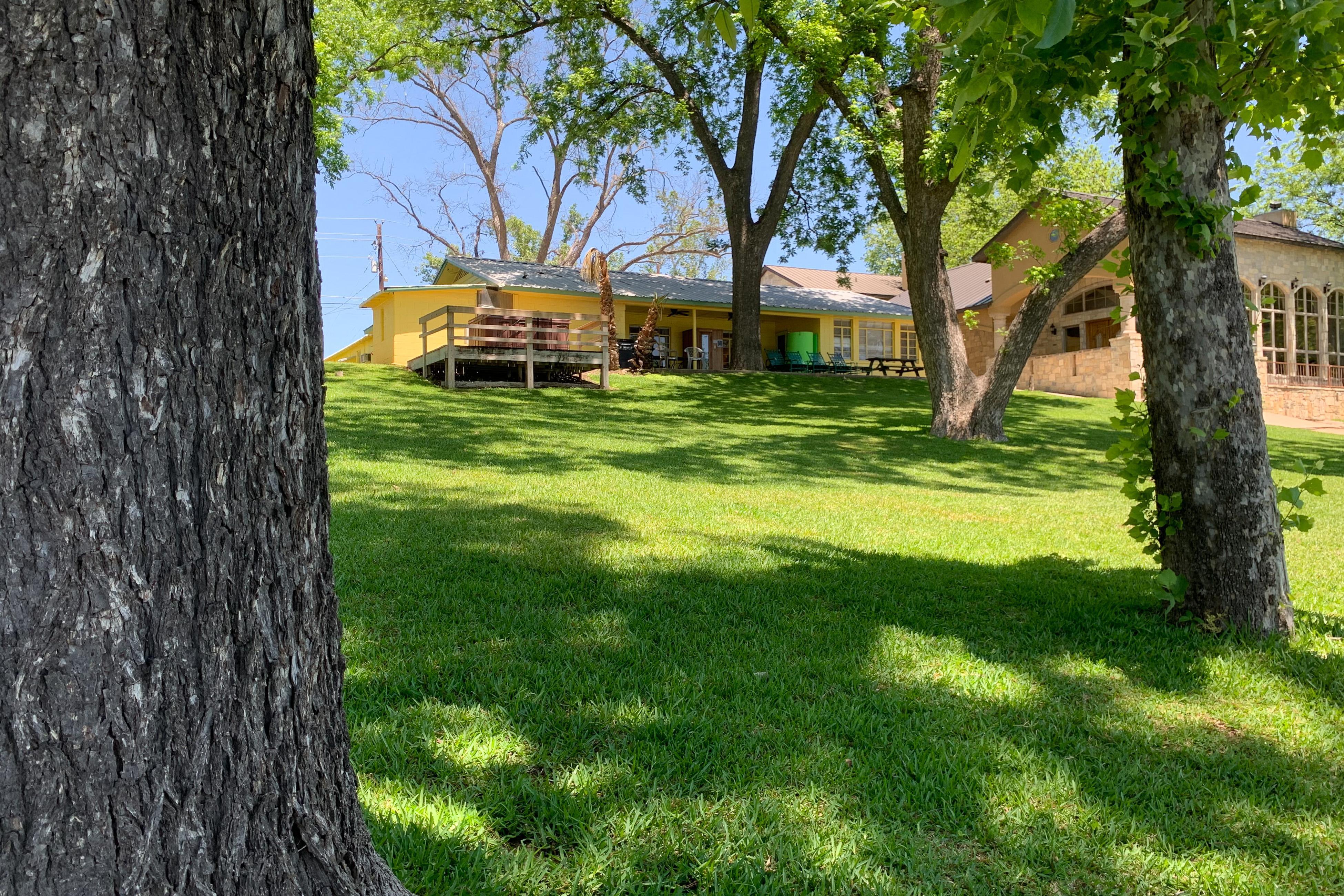 Sunny Days Lake Retreat 6