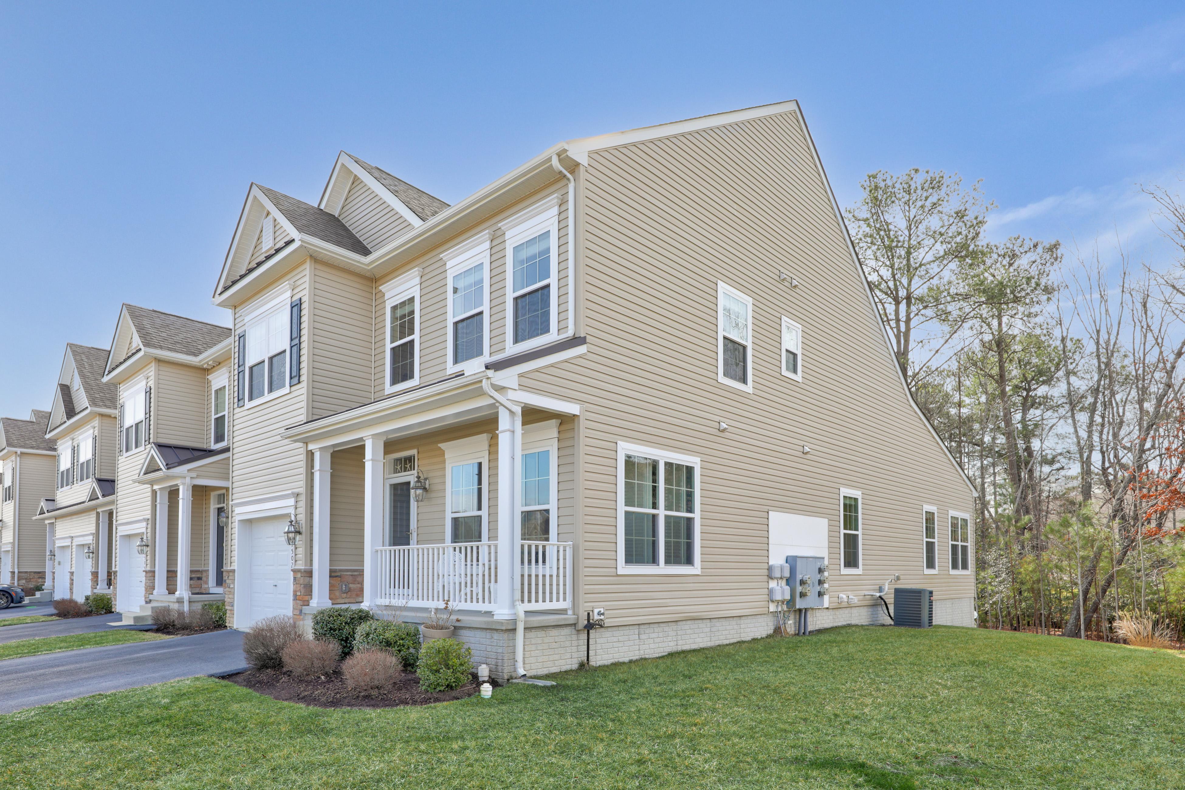 Grande at Canal Pointe - 37502 Worcester Dr