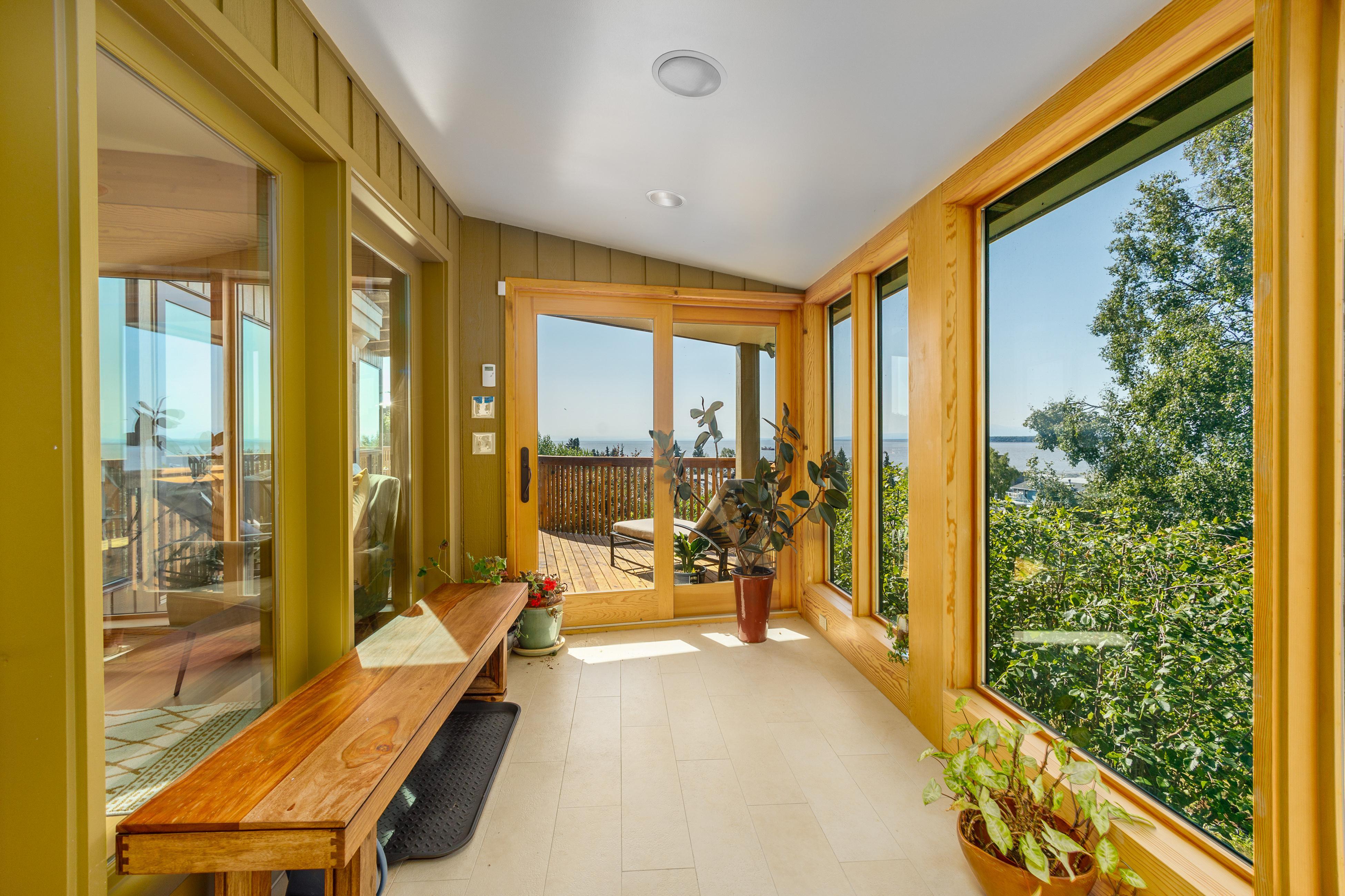 Downtown Contemporary - Full Property 6