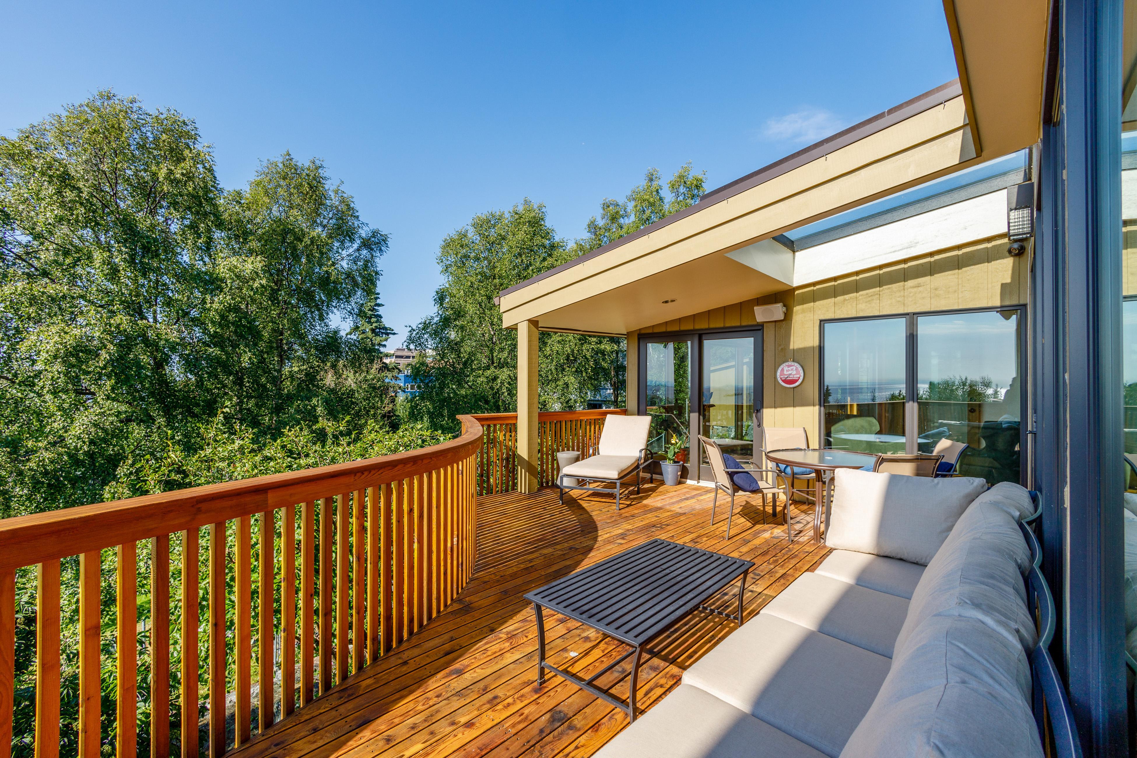 Downtown Contemporary - Full Property 4