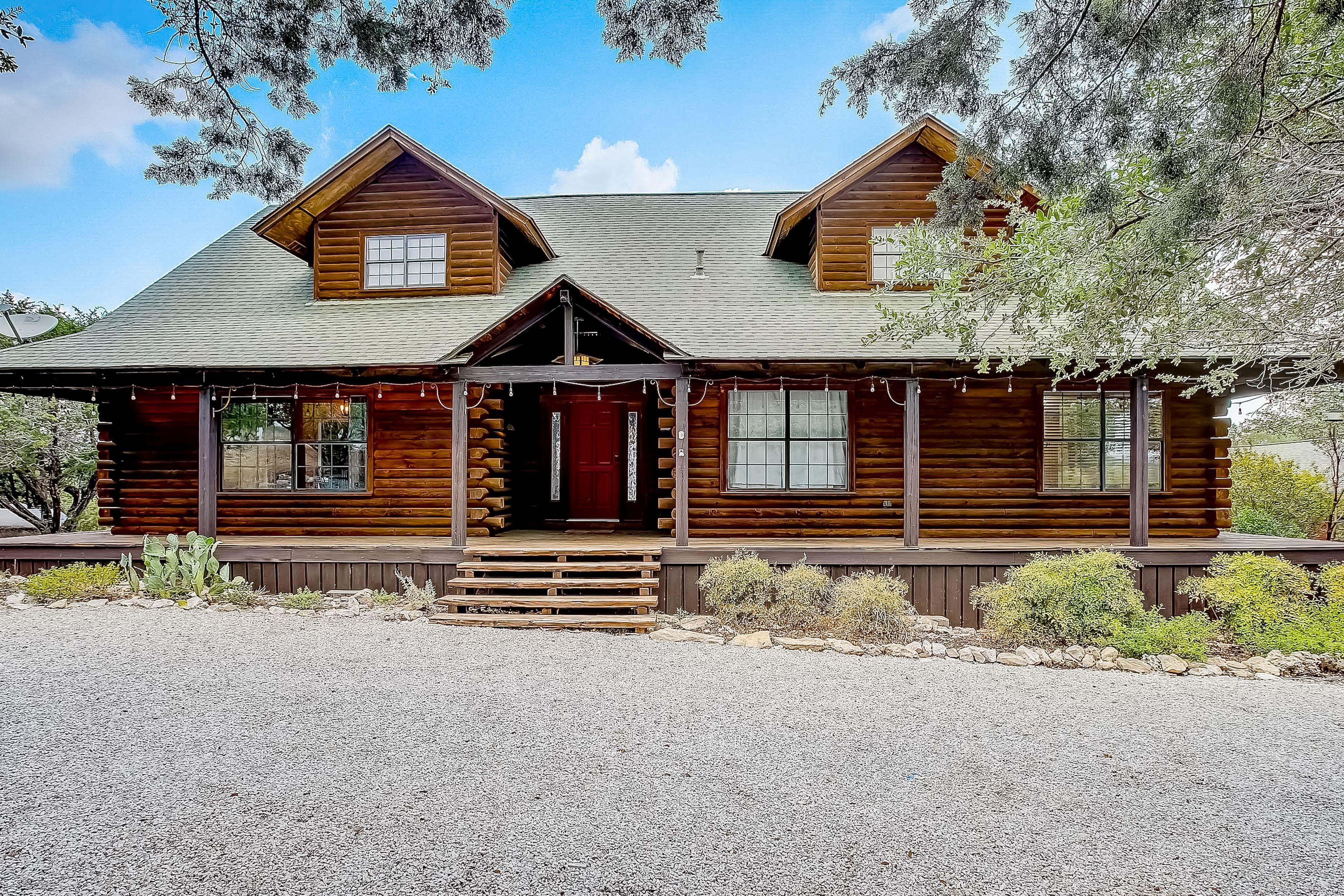 Dusty's Hill Country Cabin