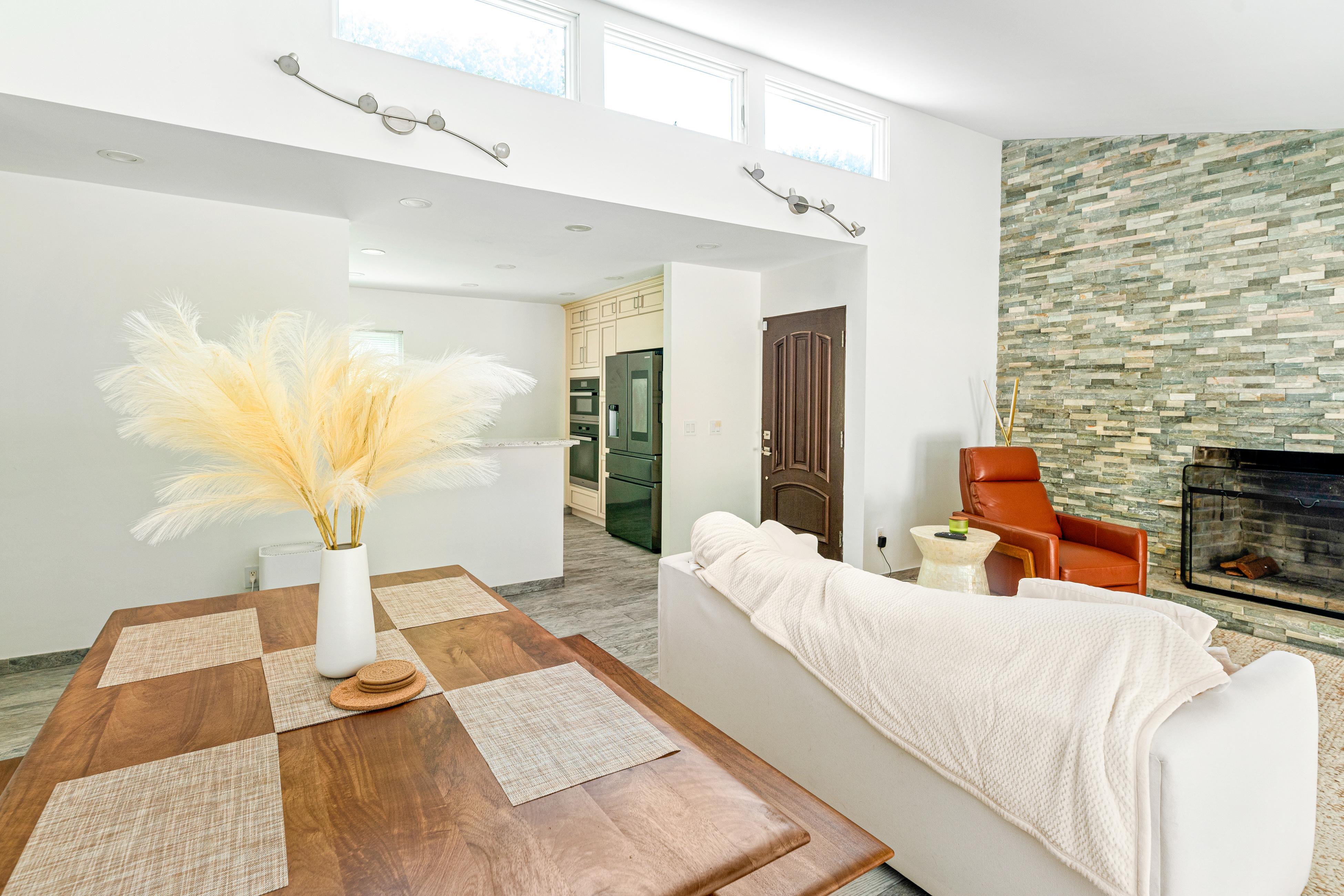 Contemporary Southampton Retreat 6