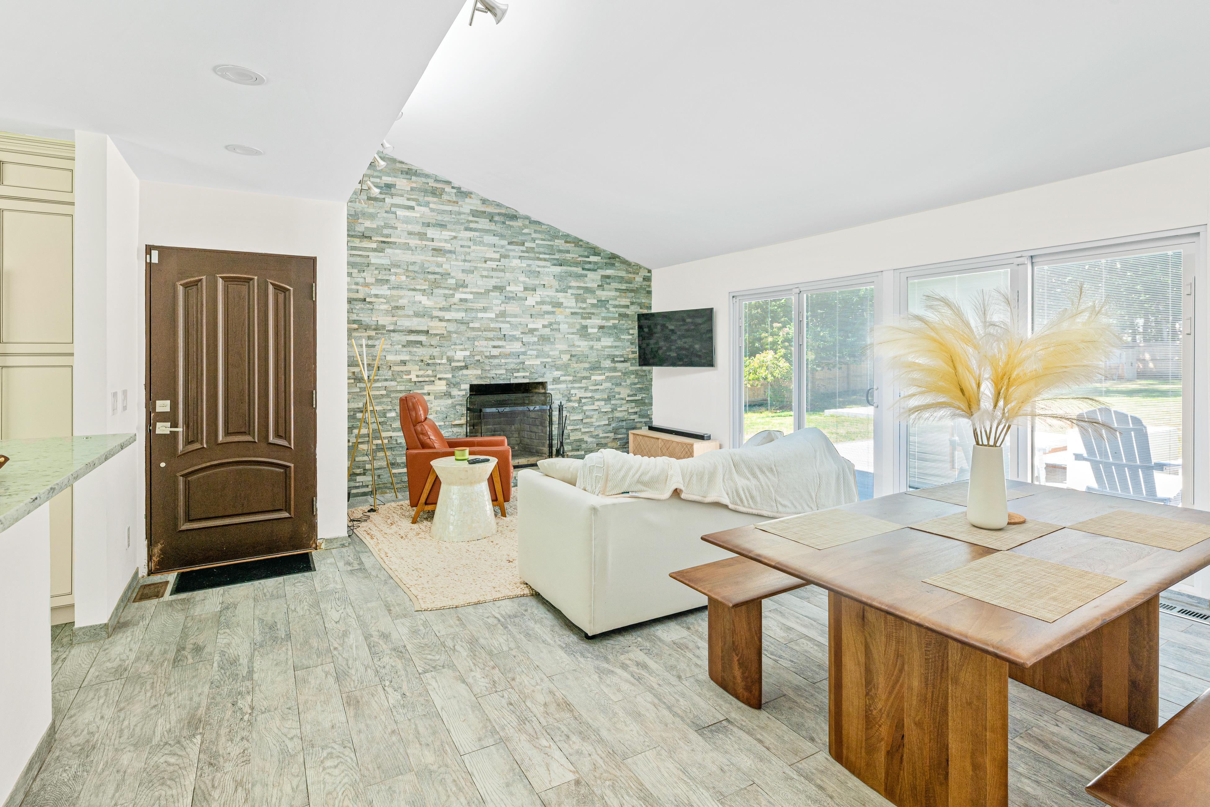 Contemporary Southampton Retreat 4