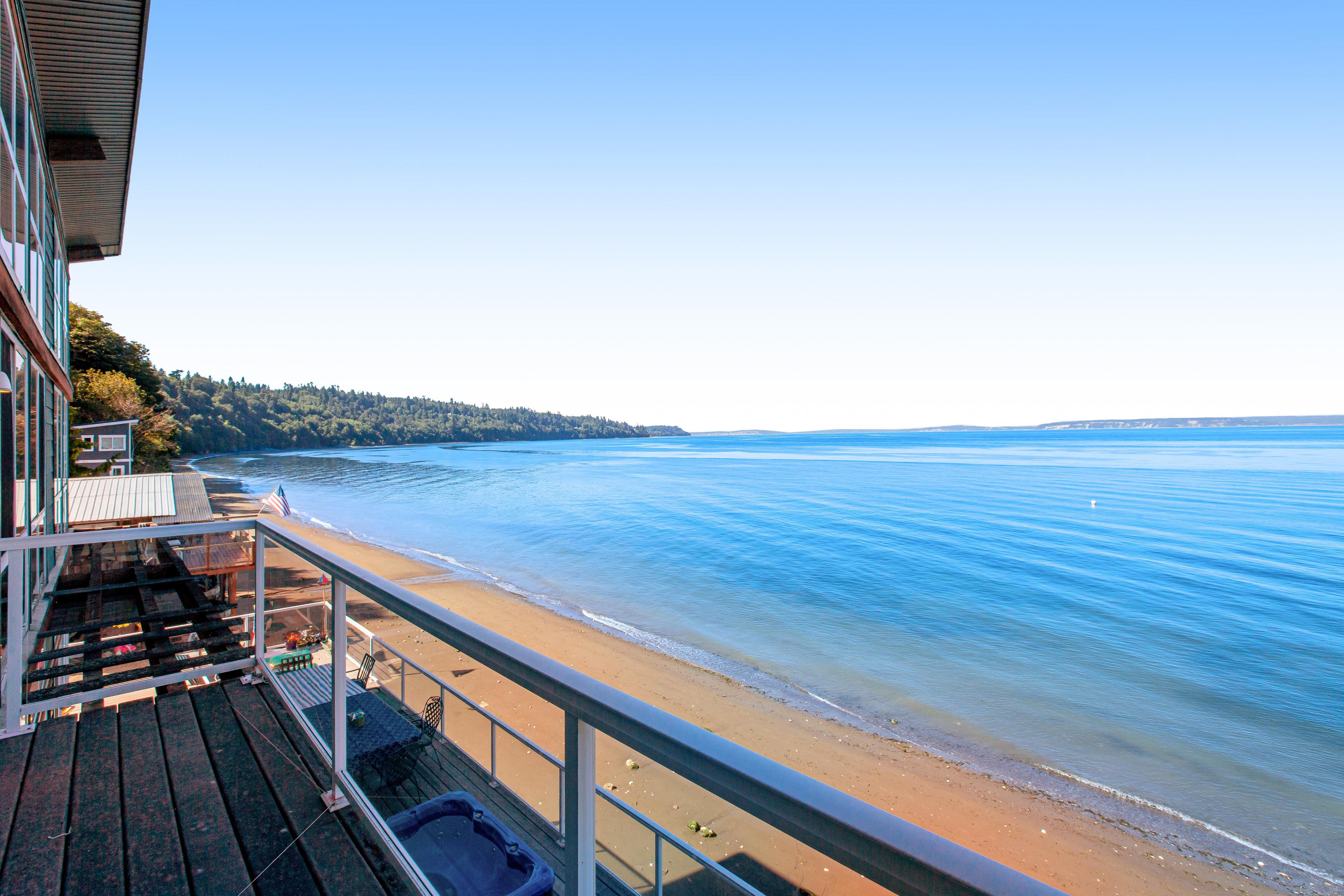 The Sandy Beach House 6